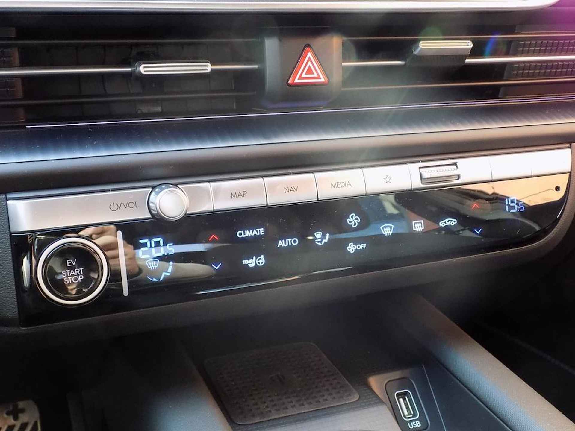 Hyundai IONIQ 6 Connect 77 kWh | 20'' velgen | Head-up display | Navigatie | Camera - 15/24