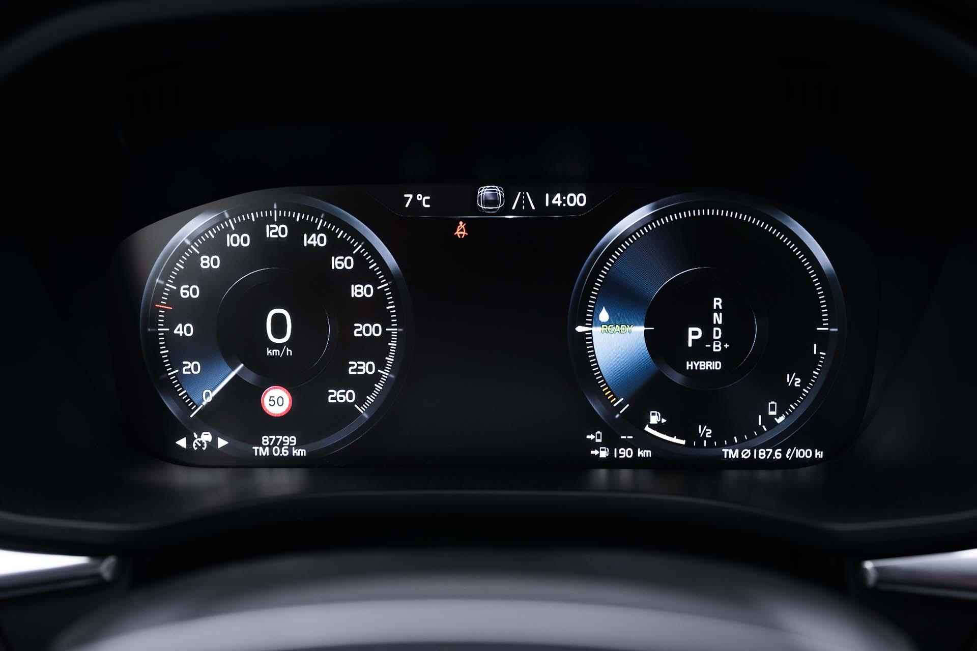 Volvo XC60 T8 Recharge AWD R-Design | 360º Camera | Stoel/stuurverwarming | Trekhaak | Full LED koplampen | Adaptive cruise control | DAB+ | Panoramadak - 25/47