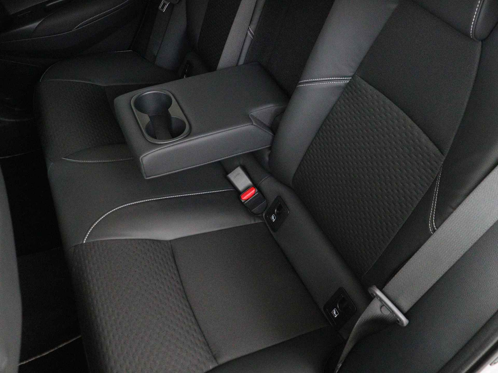 Toyota Corolla 1.8 Hybrid Executive | Demo | Head-Up Display | JBL | Climate Control | Cruise control-adaptive | DAB+ | stoelverwarming - 41/49
