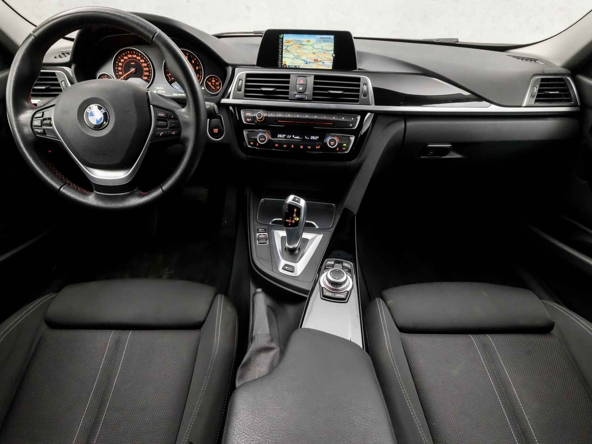 BMW 3-serie 330e Centennial Executive Sportline 252Pk Automaat (NAVIGATIE, CLIMATE, LED KOPLAMPEN, SPORTSTOELEN, PARKEERSENSOREN, CRUISE, NIEUWE APK, NIEUWSTAAT) - 6/36