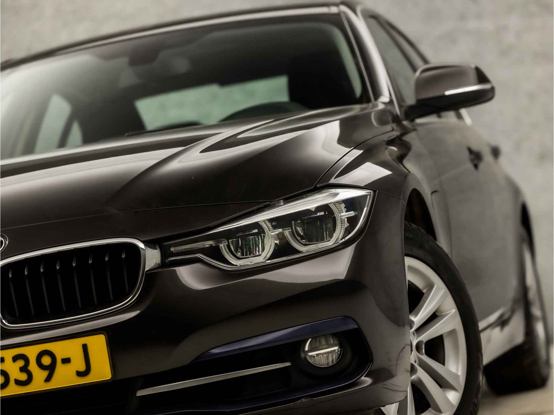 BMW 3-serie 330e Centennial Executive Sportline 252Pk Automaat (NAVIGATIE, CLIMATE, LED KOPLAMPEN, SPORTSTOELEN, PARKEERSENSOREN, CRUISE, NIEUWE APK, NIEUWSTAAT) - 15/36