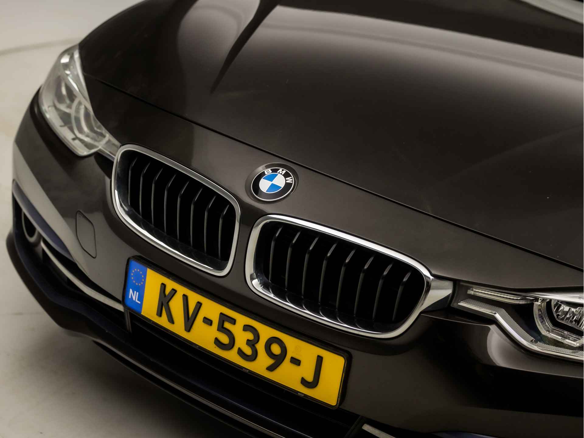 BMW 3-serie 330e Centennial Executive Sportline 252Pk Automaat (NAVIGATIE, CLIMATE, LED KOPLAMPEN, SPORTSTOELEN, PARKEERSENSOREN, CRUISE, NIEUWE APK, NIEUWSTAAT) - 32/36