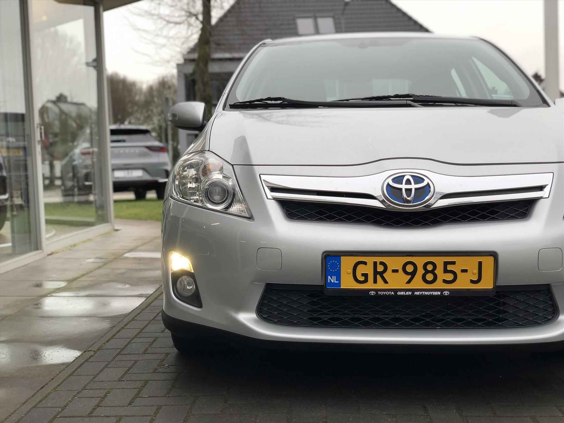 Toyota Auris 1.8 Full Hybrid Dynamic | Trekhaak, Parkeercamera, Keyless, 17 inch, Licht + Regensensor, Cruise control - 9/35