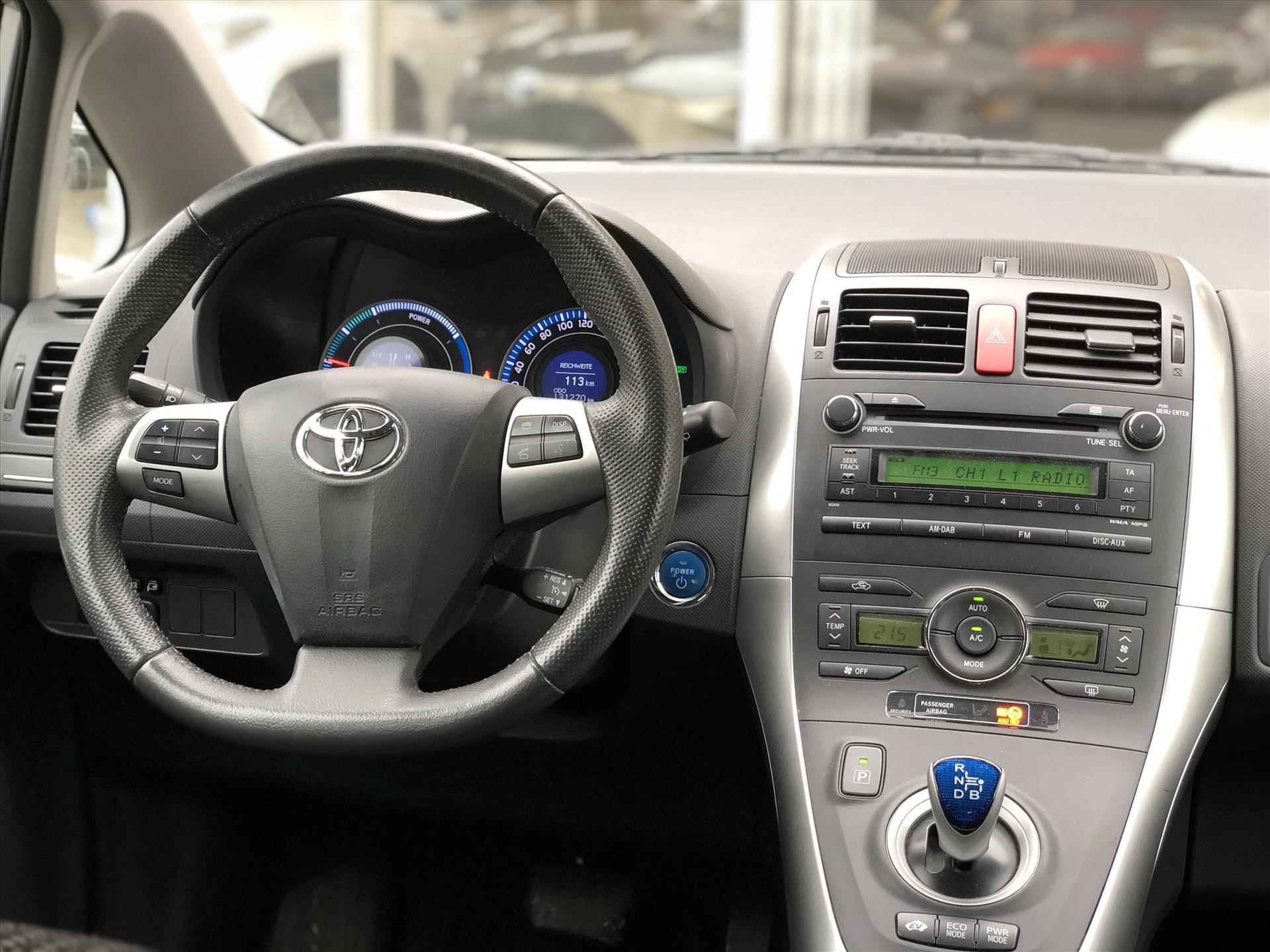 Toyota Auris 1.8 Full Hybrid Dynamic | Trekhaak, Parkeercamera, Keyless, 17 inch, Licht + Regensensor, Cruise control - 14/35