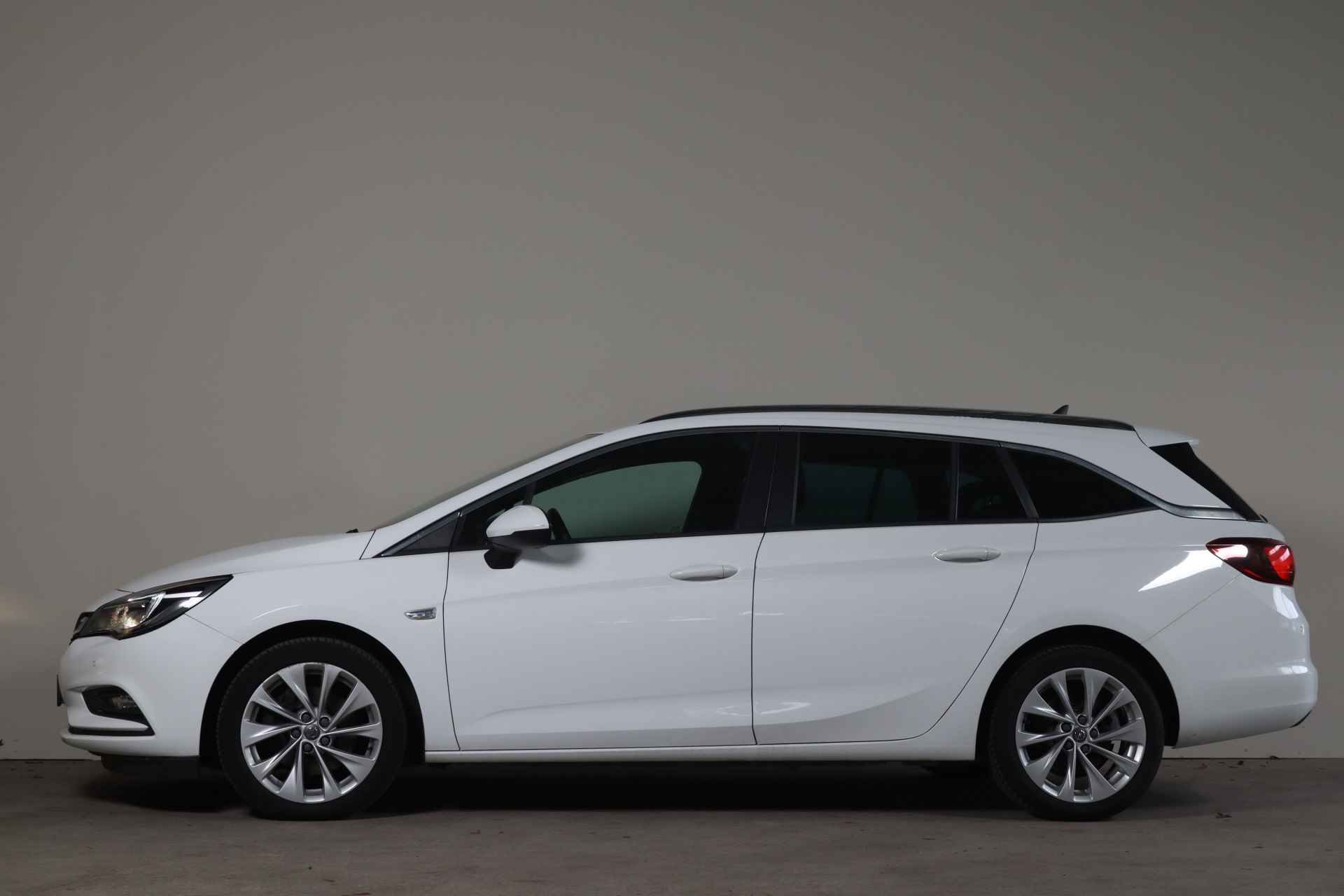 Opel Astra Sports Tourer 1.6 CDTI Business+ NL-Auto!! Apple Car-play I Navigatie I Camera - 6/32