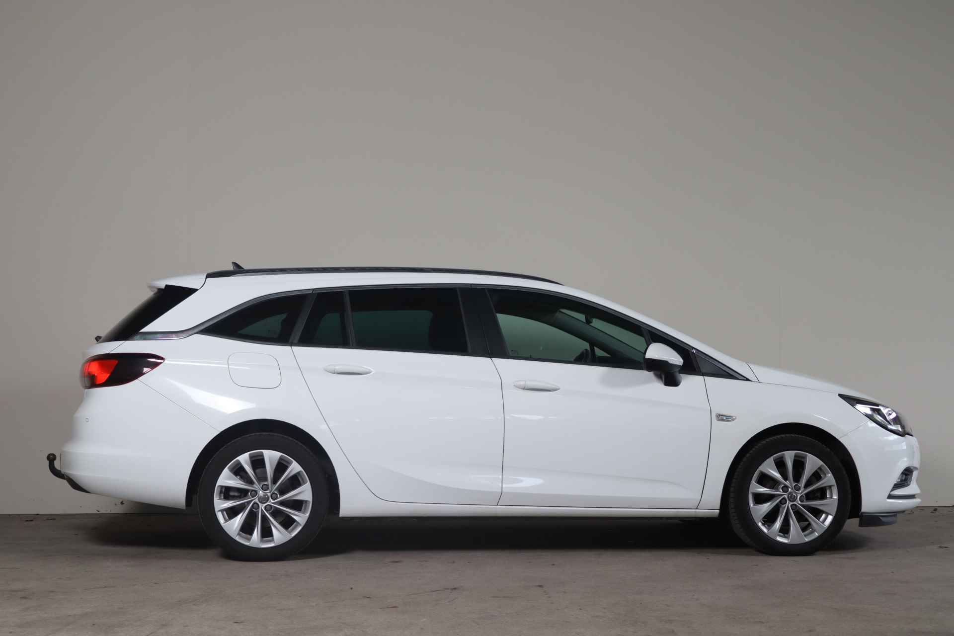 Opel Astra Sports Tourer 1.6 CDTI Business+ NL-Auto!! Apple Car-play I Navigatie I Camera - 32/32