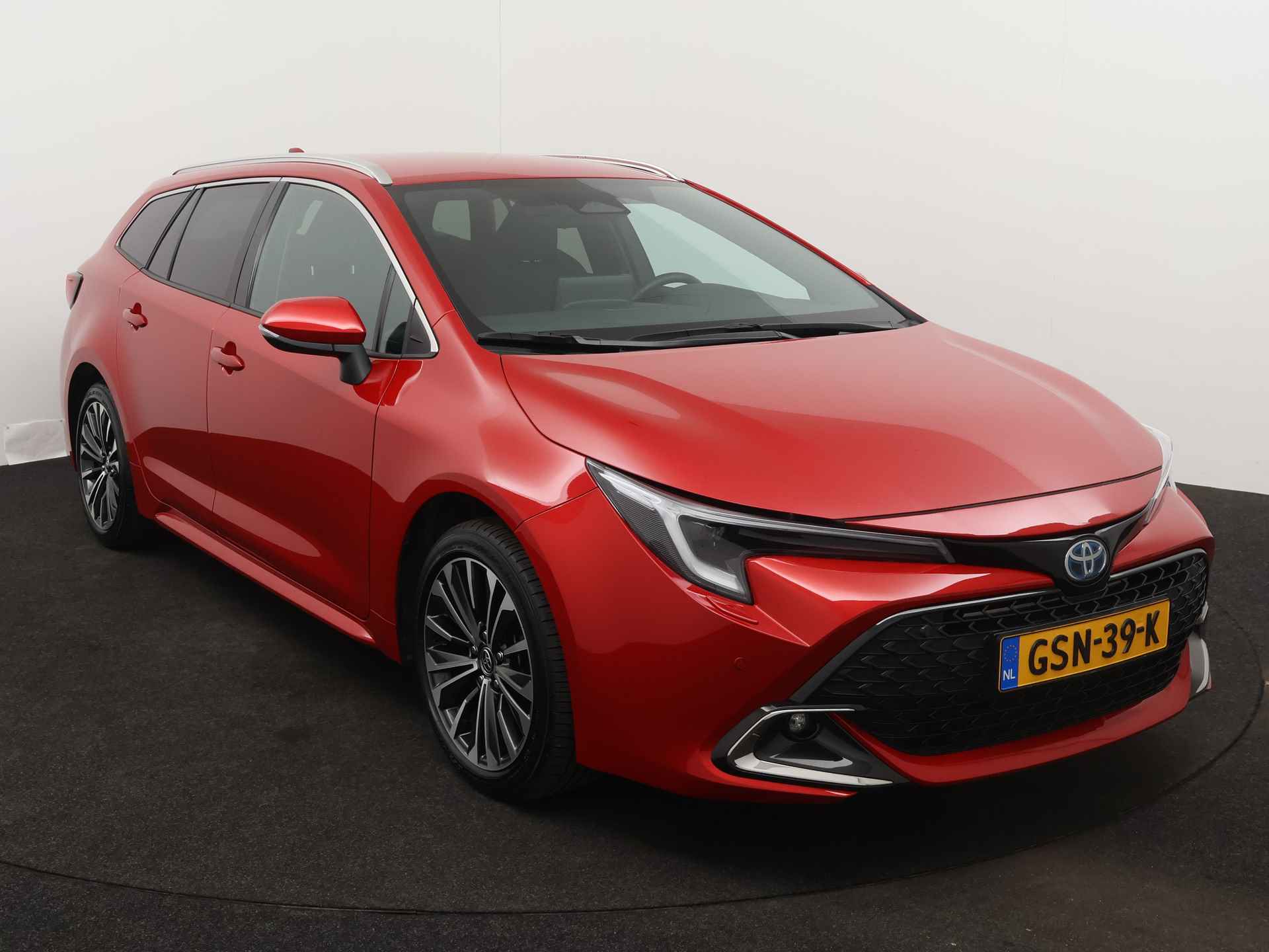 Toyota Corolla Touring Sports Hybrid 200 First Edition Limited | Camera | Parkeersensoren | LM velgen | Draadloze telefoonlader | Stuurwiel en stoelverwarming | - 29/46