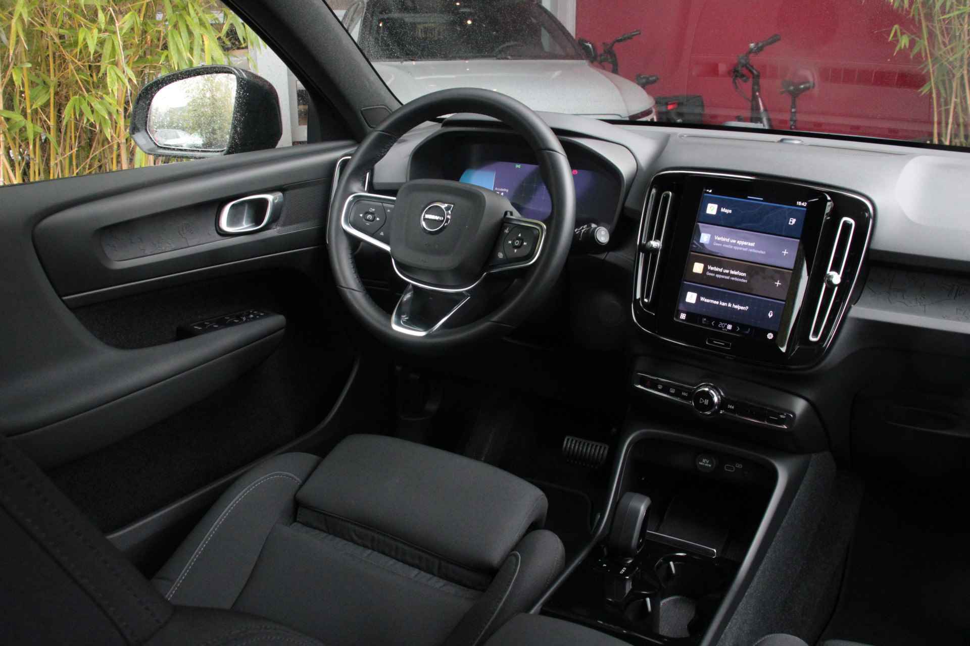 Volvo XC40 Recharge Plus 70 kWh| Camera| Extra getint glas| Warmtepomp| Stoel-stuurverwarming - 4/14