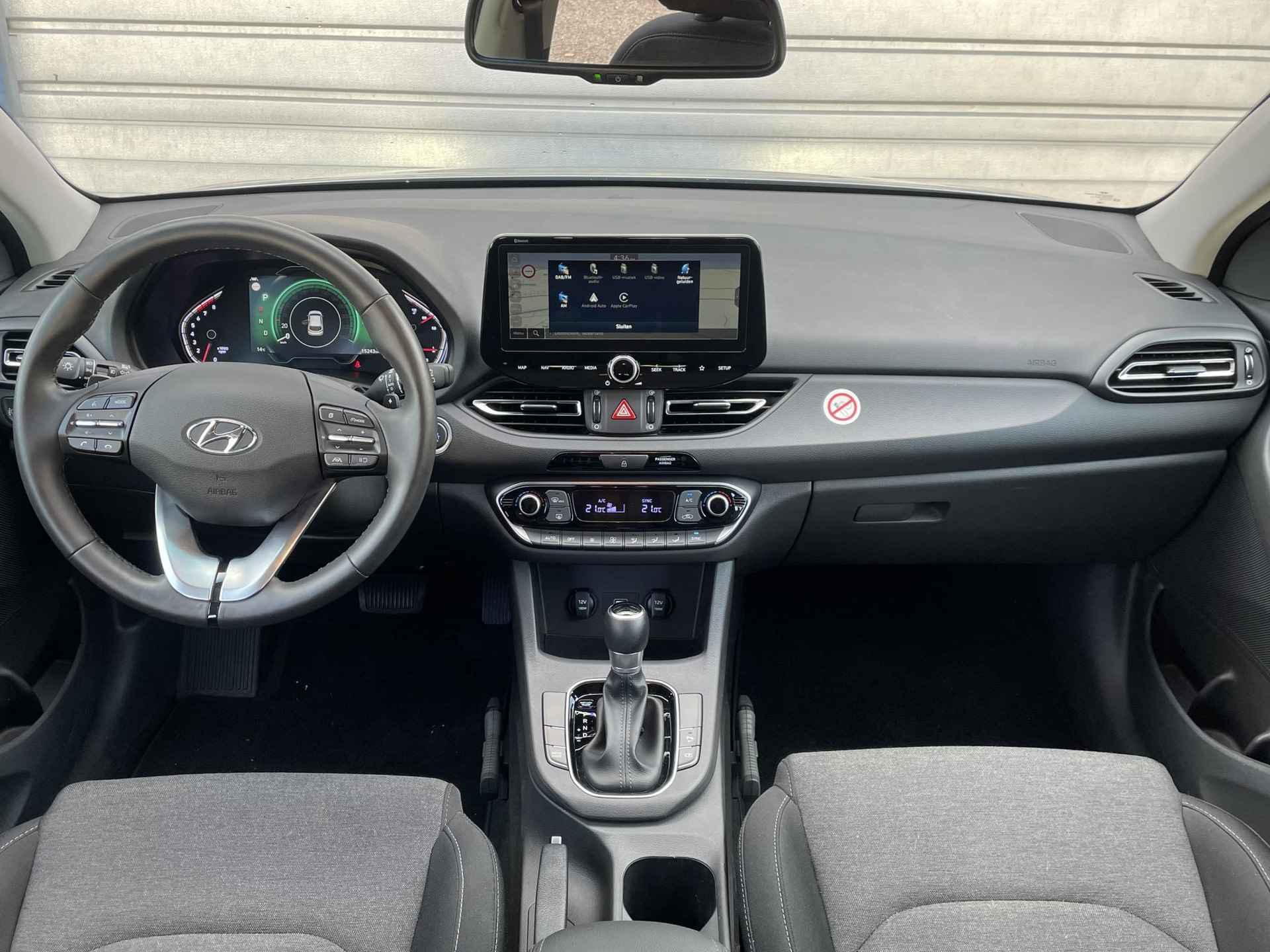 Hyundai i30 Wagon 1.0 T-GDi MHEV Comfort Smart Automaat / Navigatie / Apple Carplay & Android Auto/ Achteruitrijcamera / Cruise Control / Climate Control / - 2/33