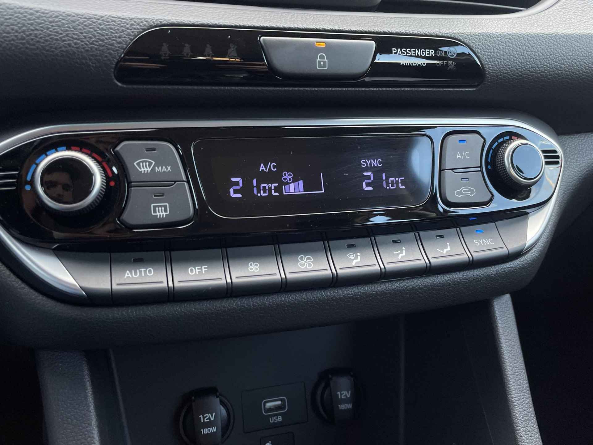 Hyundai i30 Wagon 1.0 T-GDi MHEV Comfort Smart Automaat / Navigatie / Apple Carplay & Android Auto/ Achteruitrijcamera / Cruise Control / Climate Control / - 4/33