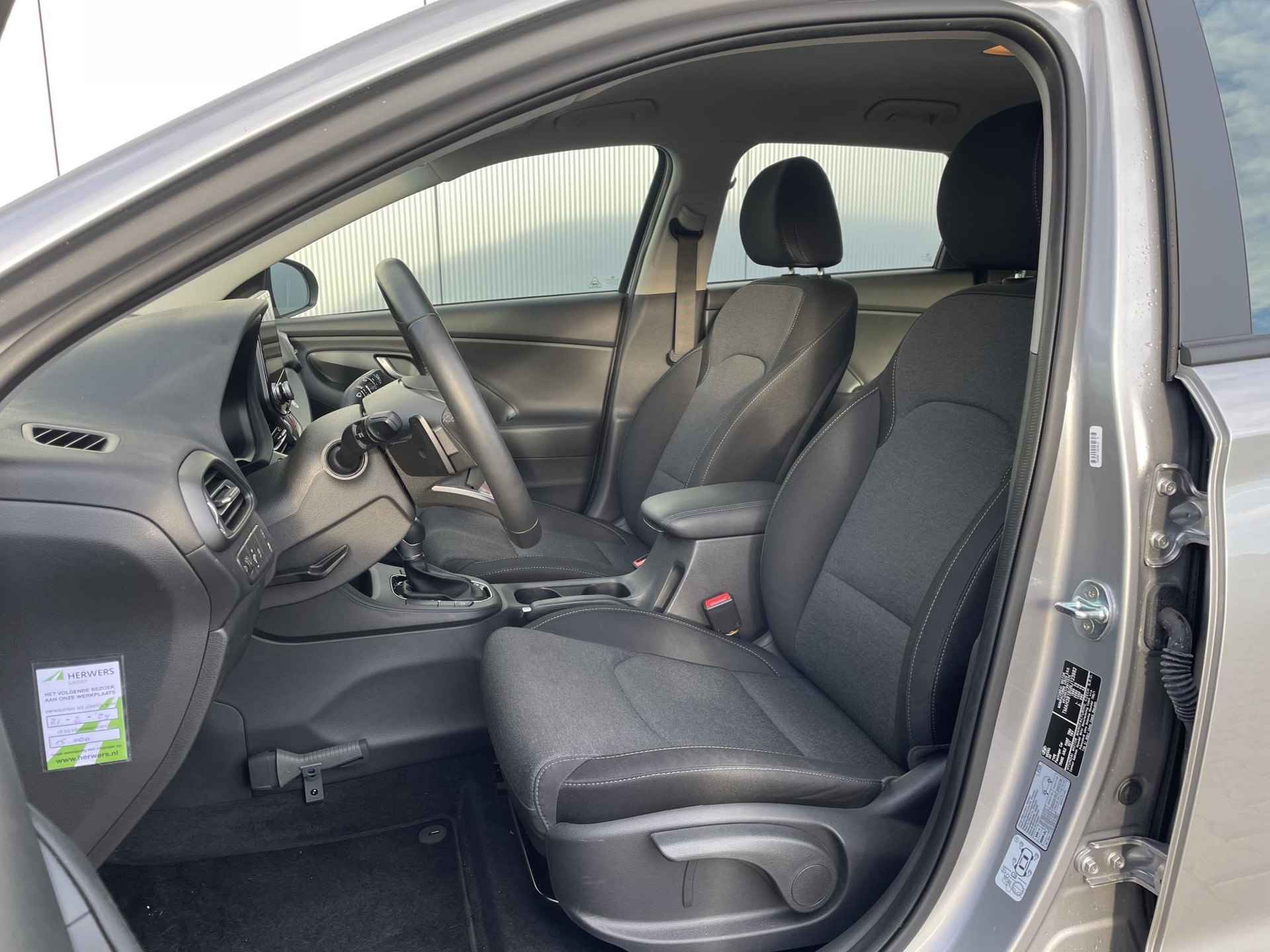 Hyundai i30 Wagon 1.0 T-GDi MHEV Comfort Smart Automaat / Navigatie / Apple Carplay & Android Auto/ Achteruitrijcamera / Cruise Control / Climate Control / - 5/33