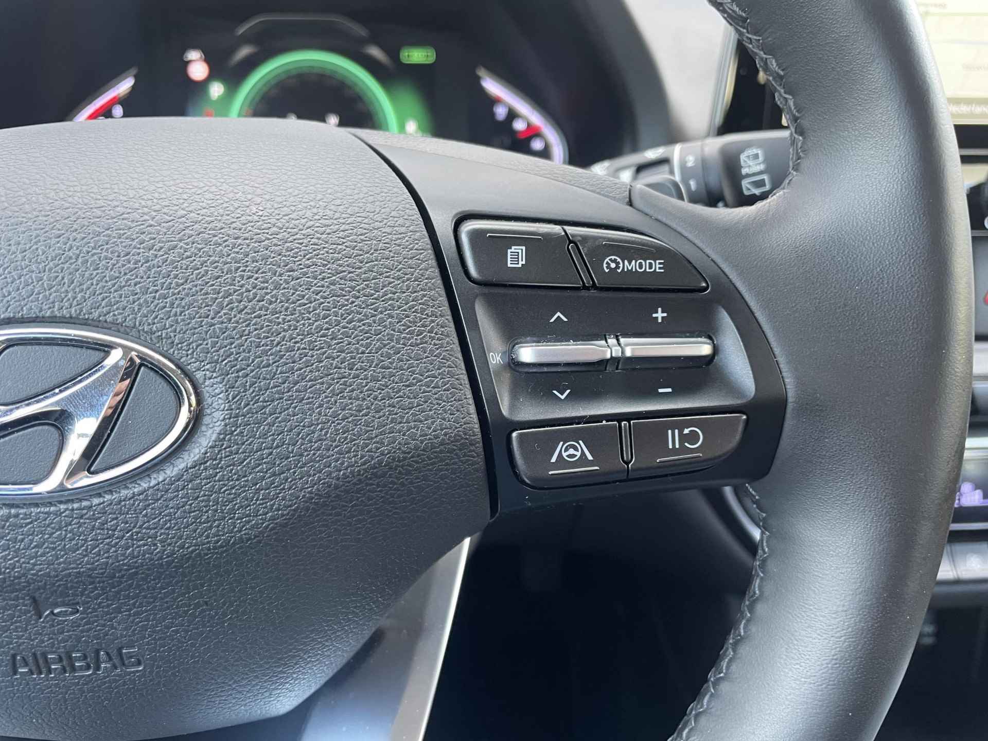 Hyundai i30 Wagon 1.0 T-GDi MHEV Comfort Smart Automaat / Navigatie / Apple Carplay & Android Auto/ Achteruitrijcamera / Cruise Control / Climate Control / - 8/33