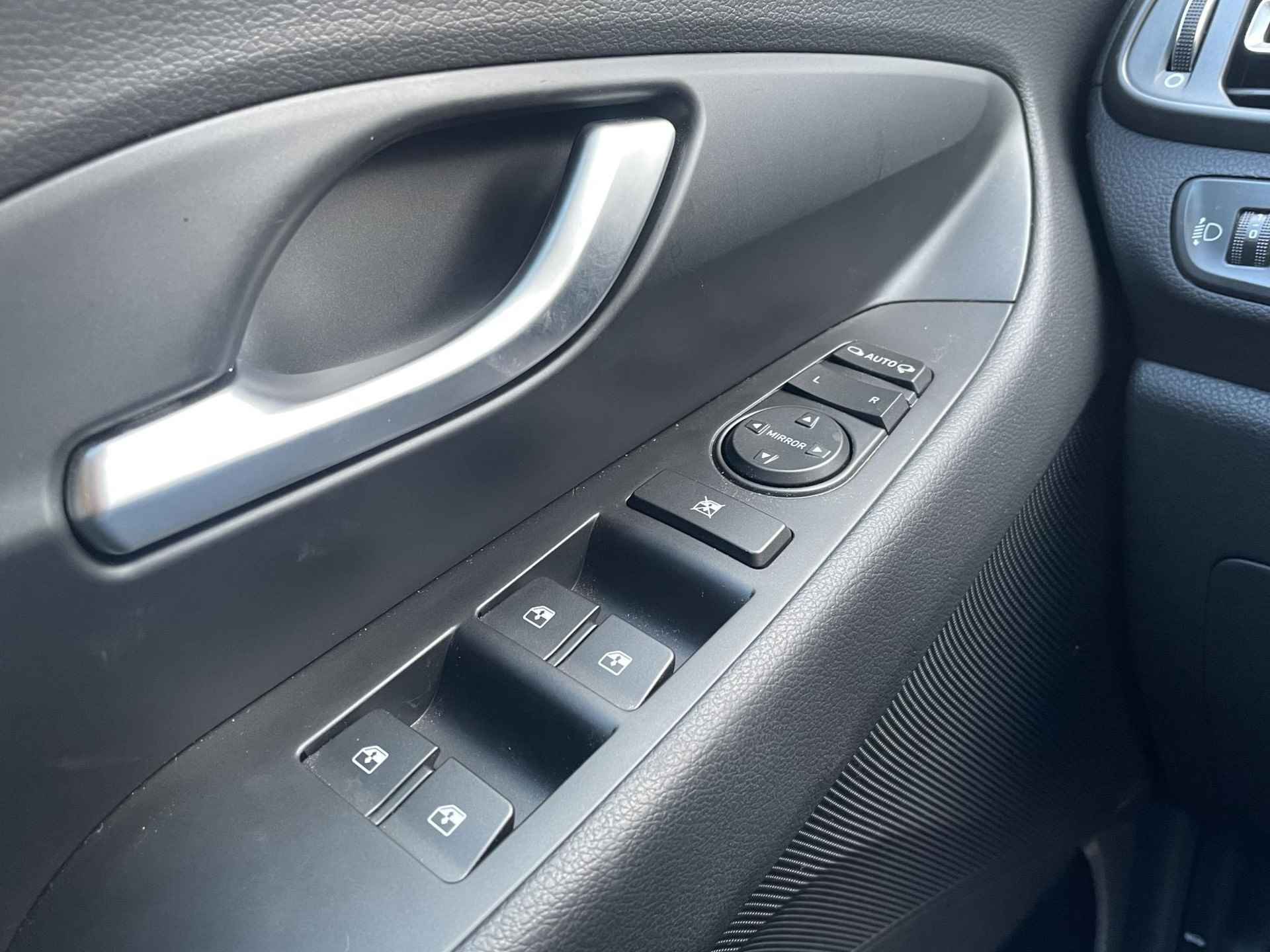 Hyundai i30 Wagon 1.0 T-GDi MHEV Comfort Smart Automaat / Navigatie / Apple Carplay & Android Auto/ Achteruitrijcamera / Cruise Control / Climate Control / - 12/33