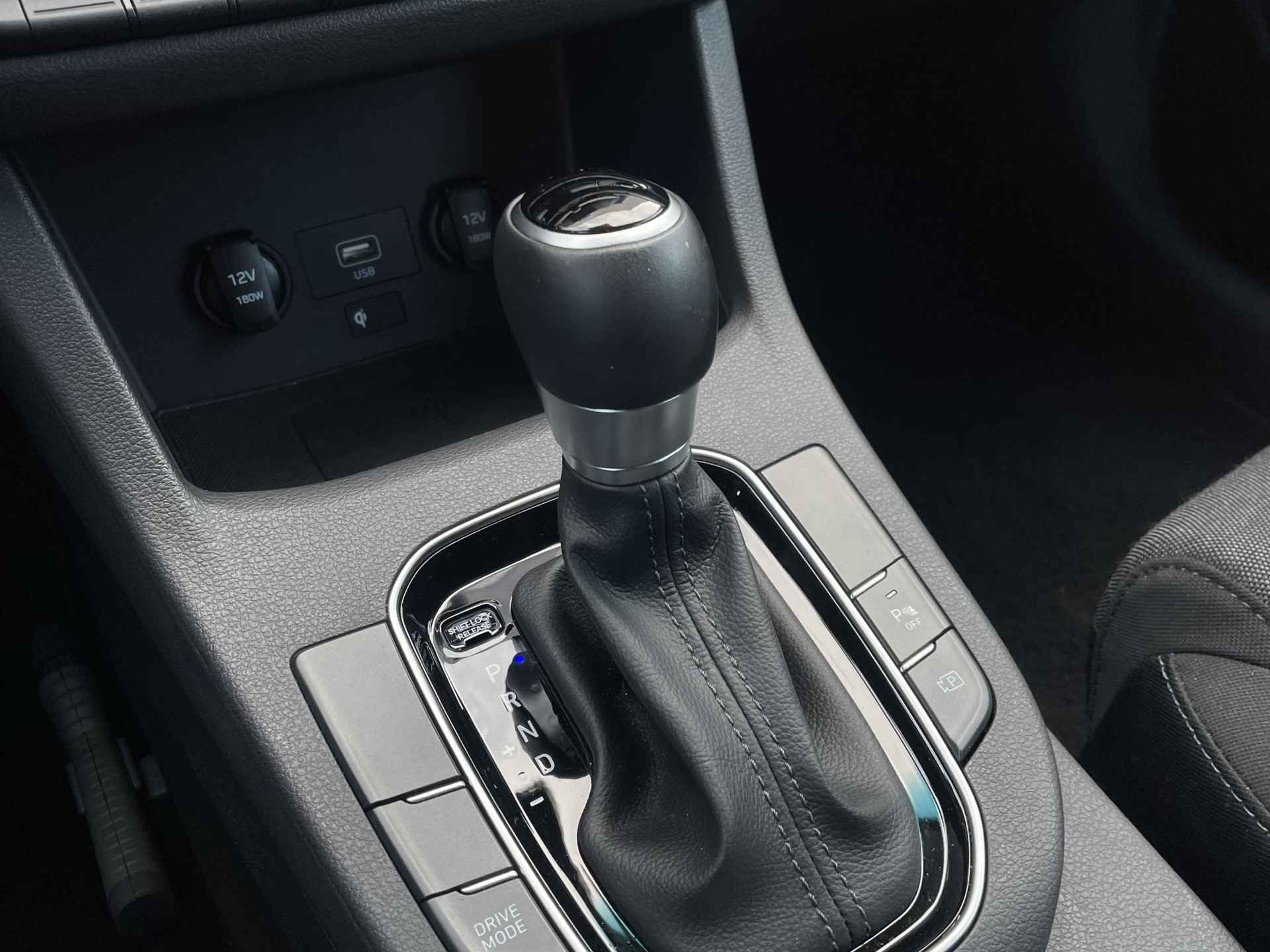 Hyundai i30 Wagon 1.0 T-GDi MHEV Comfort Smart Automaat / Navigatie / Apple Carplay & Android Auto/ Achteruitrijcamera / Cruise Control / Climate Control / - 19/33