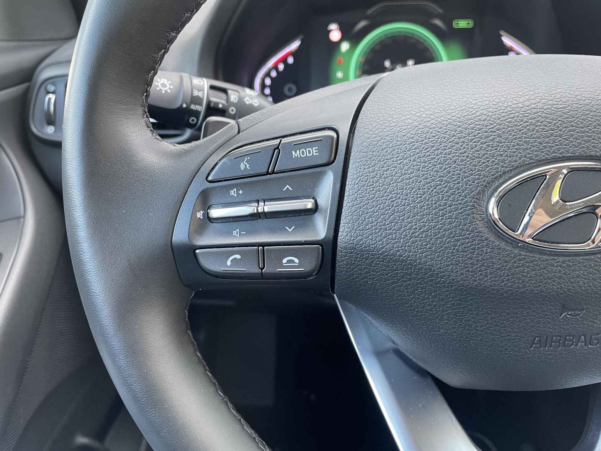 Hyundai i30 Wagon 1.0 T-GDi MHEV Comfort Smart Automaat / Navigatie / Apple Carplay & Android Auto/ Achteruitrijcamera / Cruise Control / Climate Control / - 28/33