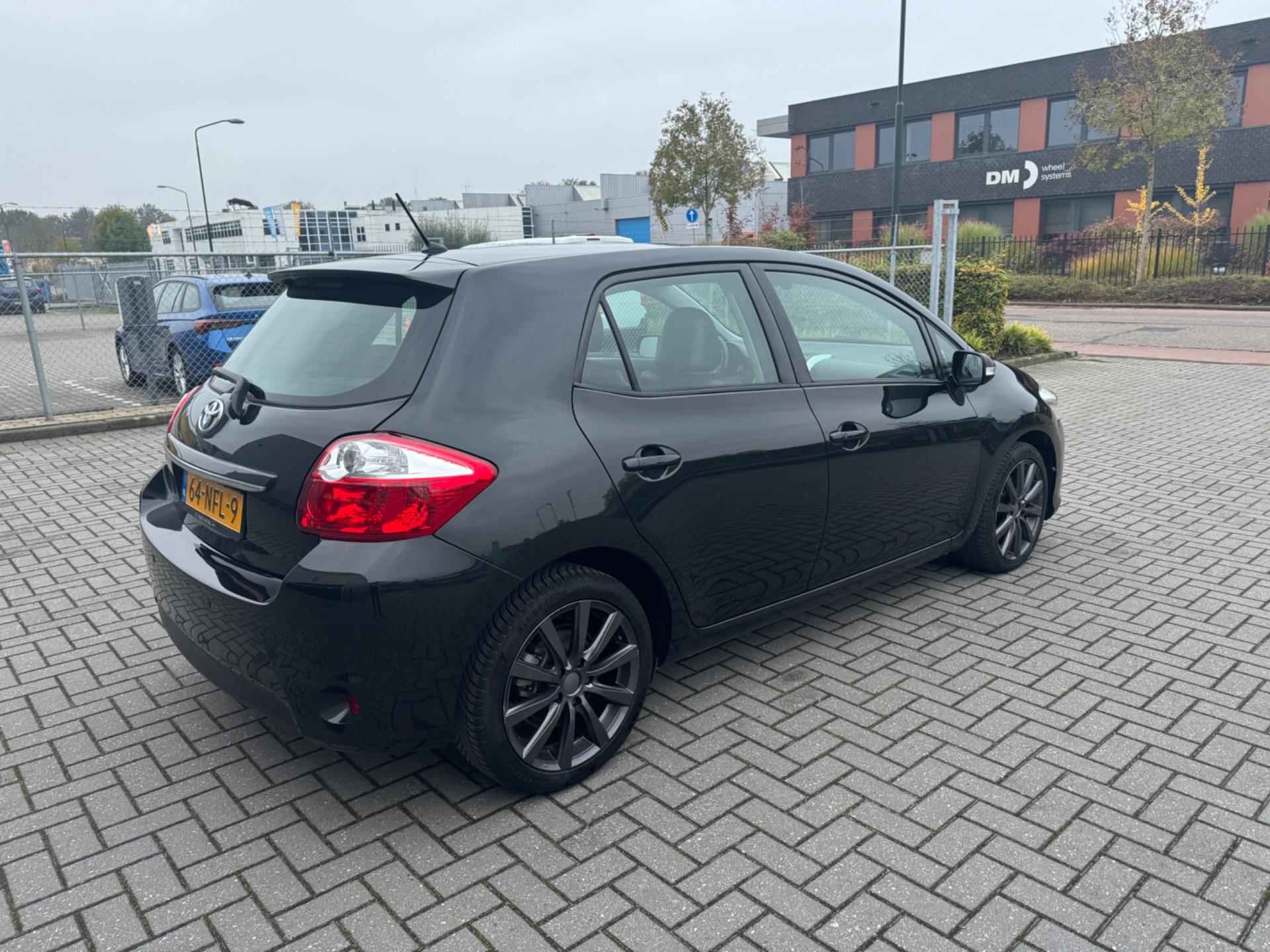 Toyota Auris 1.8 Full Hybrid Executive - 6/30