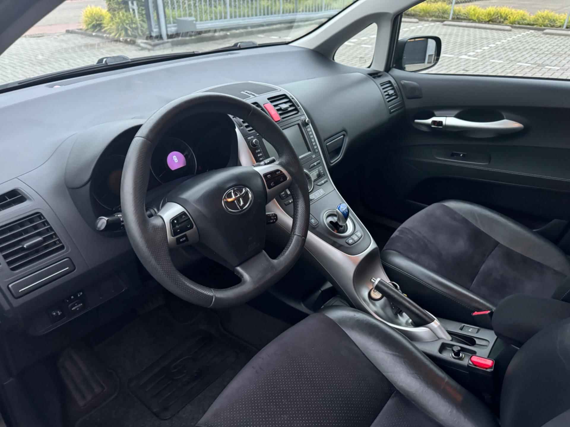 Toyota Auris 1.8 Full Hybrid Executive - 10/30