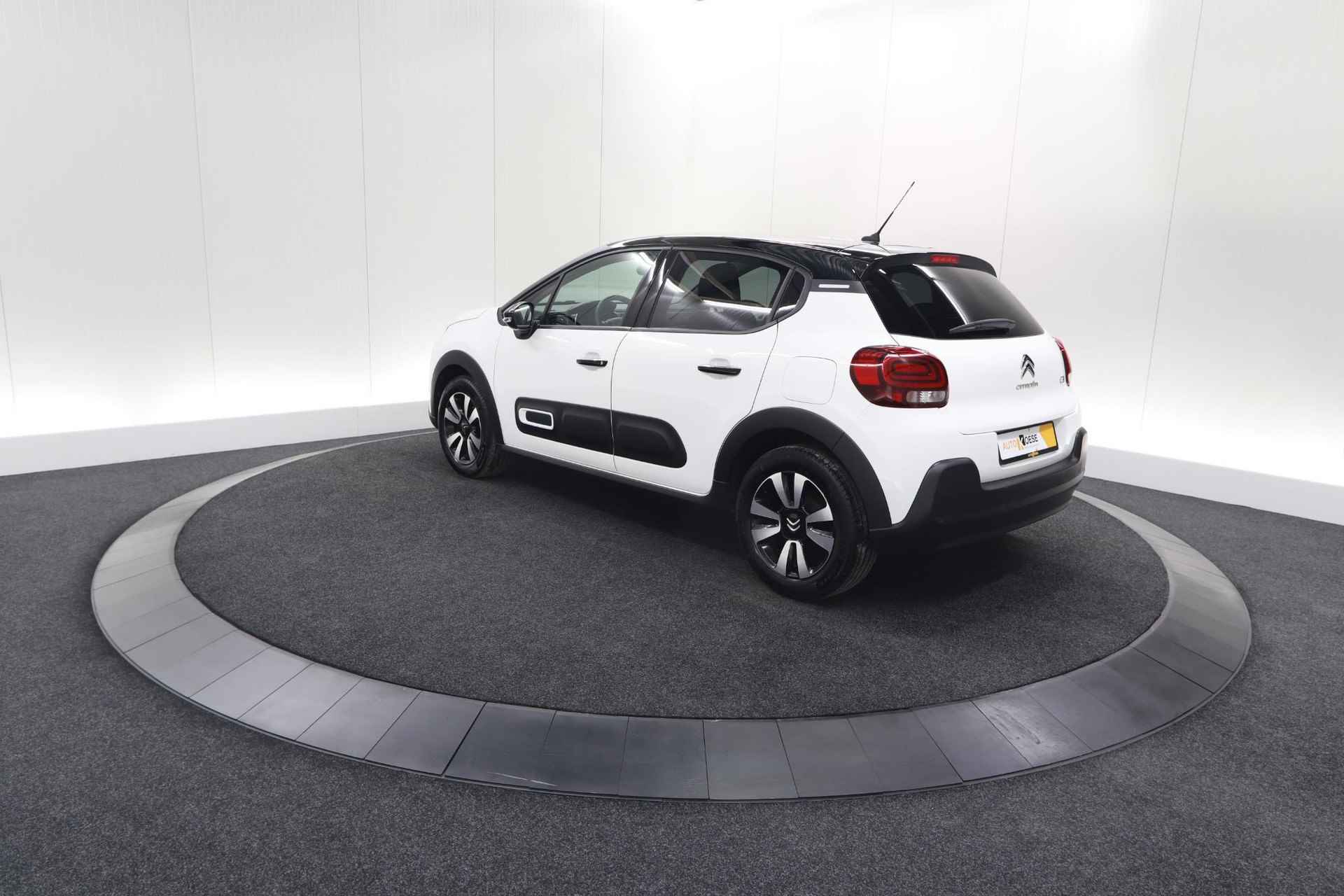 Citroen C3 PureTech 82 Shine | Stoelverwarming | Apple Carplay | Parkeersensoren - 61/69