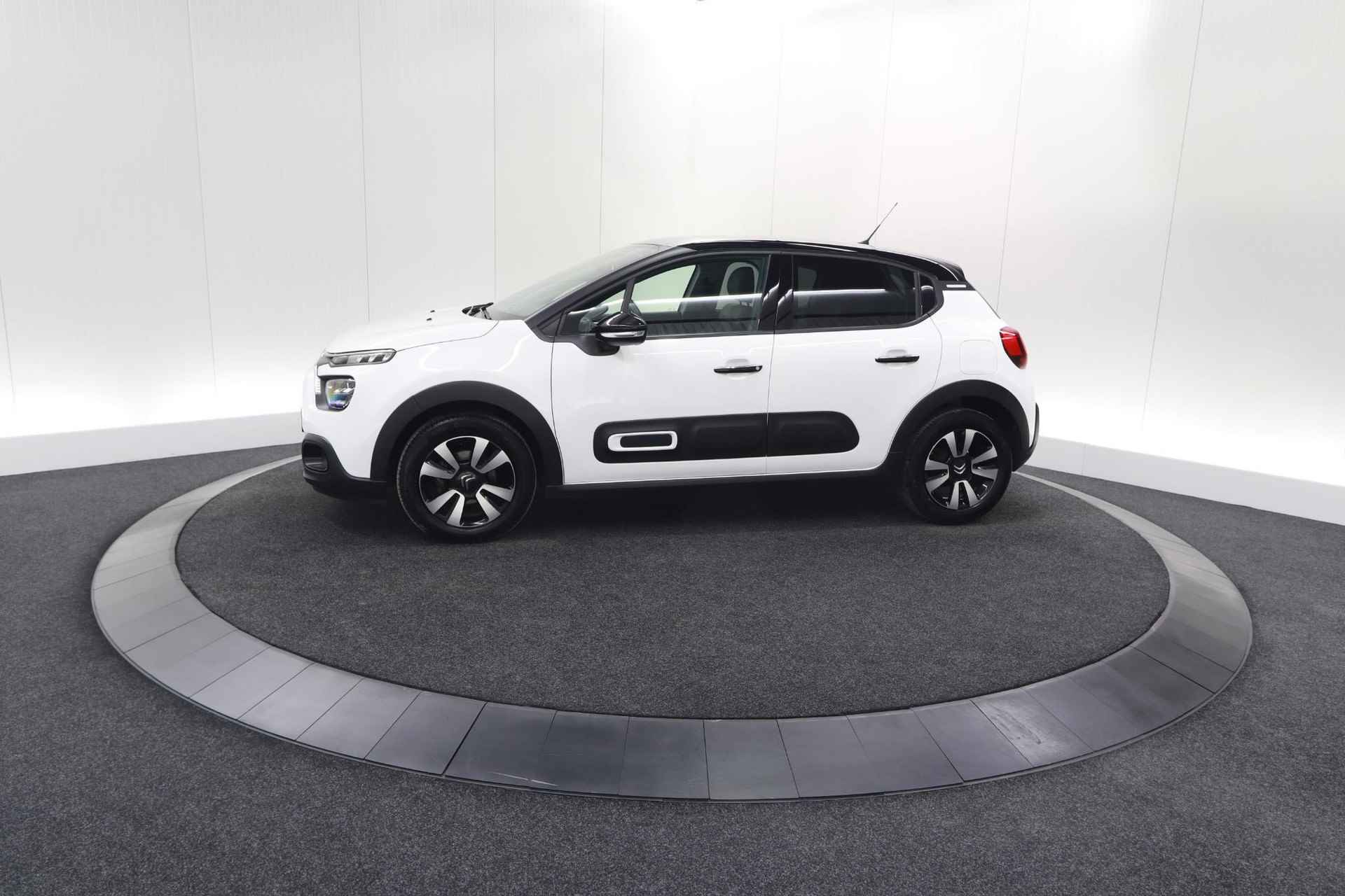 Citroen C3 PureTech 82 Shine | Stoelverwarming | Apple Carplay | Parkeersensoren - 63/69