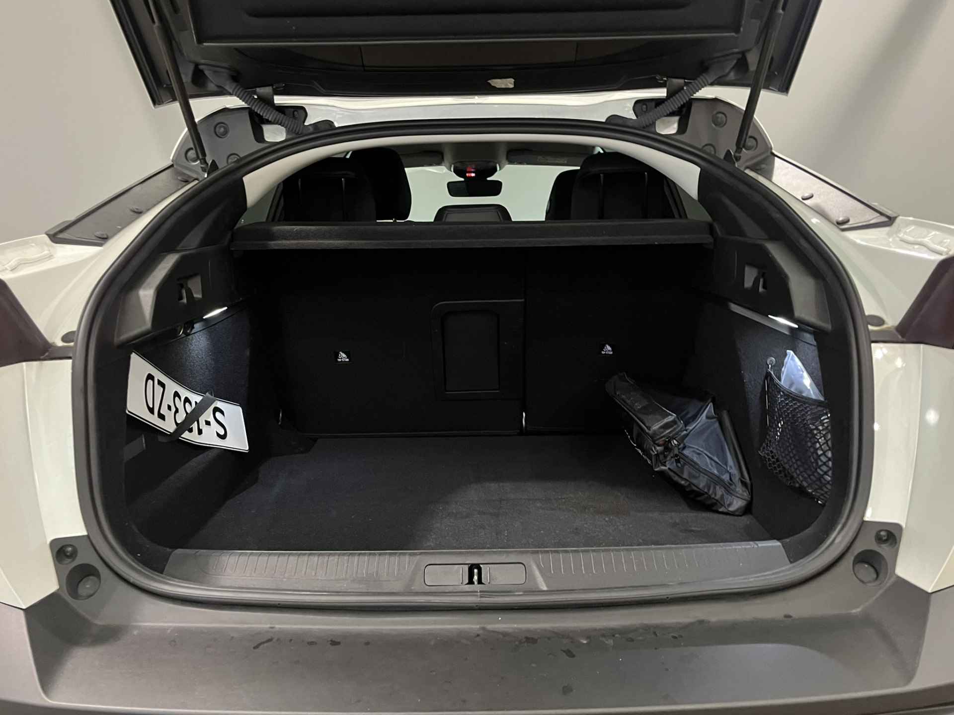 Peugeot 408 1.2 Allure Pack 130PK Automaat | Camera | Navigatie | Parkeersensoren Voor + Achter | Apple/Android Carplay | Trekhaak | 17" Lichtmetaal | Keyless | LED - 15/36