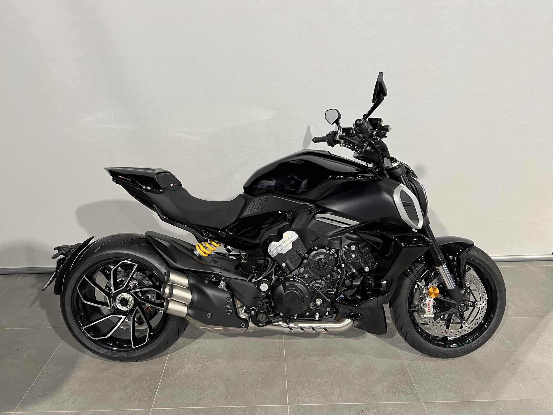 Ducati DIAVEL V4