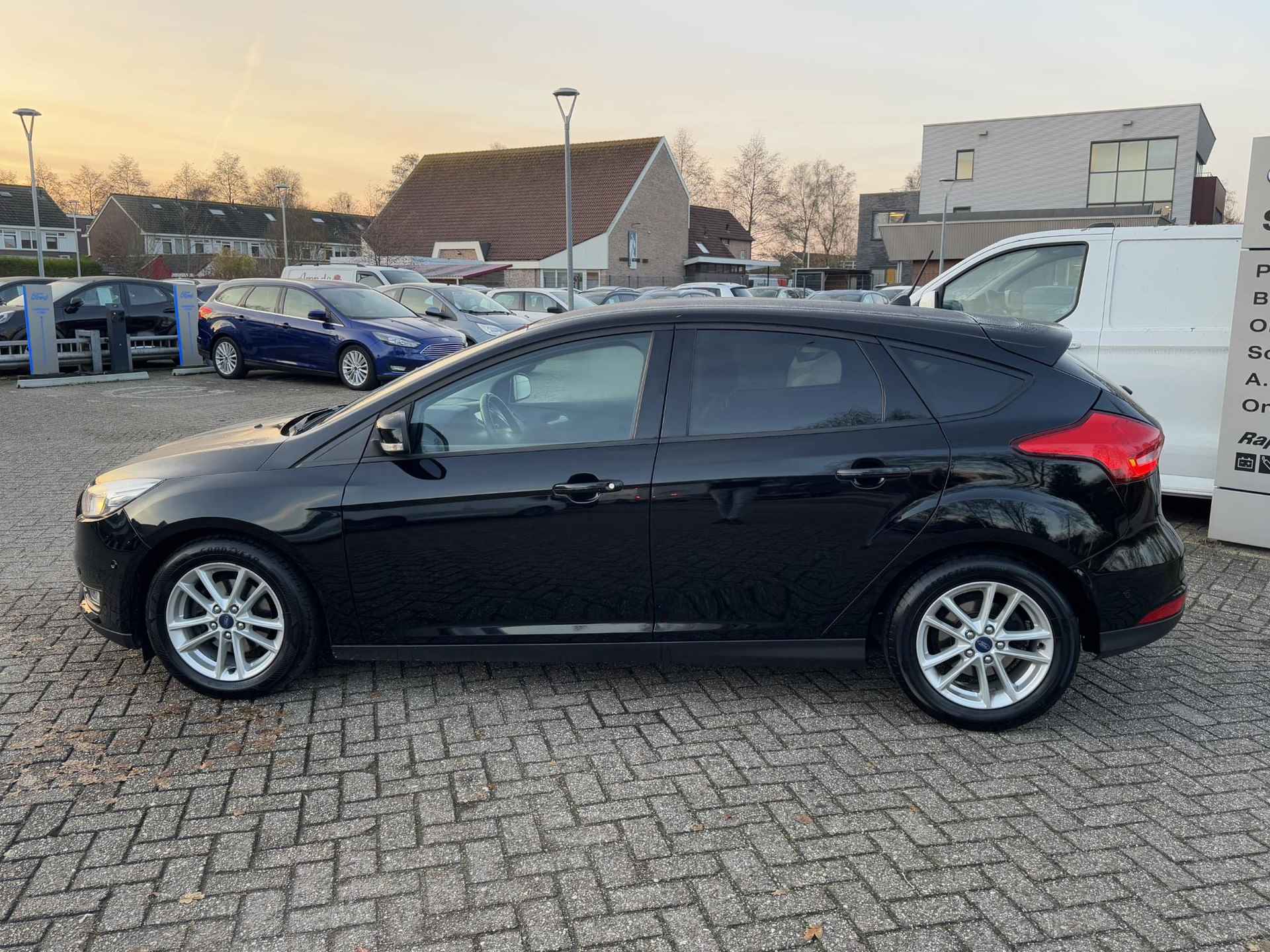 Ford Focus 1.0 Ecoboost Titanium 125pk Trekhaak | Cruise control | Getint glas | 5 deurs | Apple Carplay / Android auto | Achteruitrijcamera - 6/27