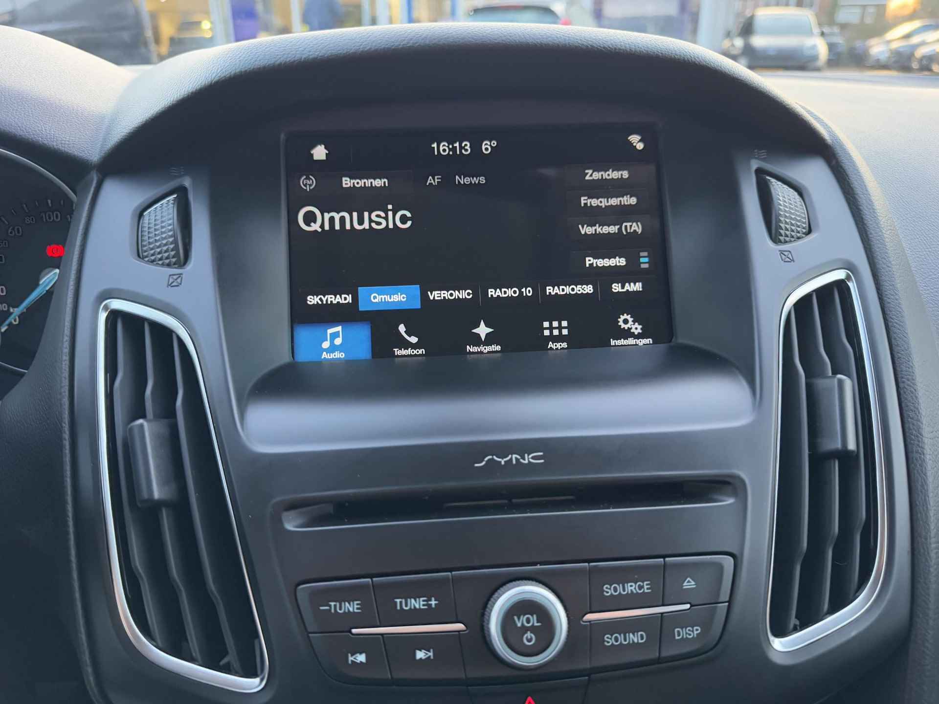 Ford Focus 1.0 Ecoboost Titanium 125pk Trekhaak | Cruise control | Getint glas | 5 deurs | Apple Carplay / Android auto | Achteruitrijcamera - 24/27