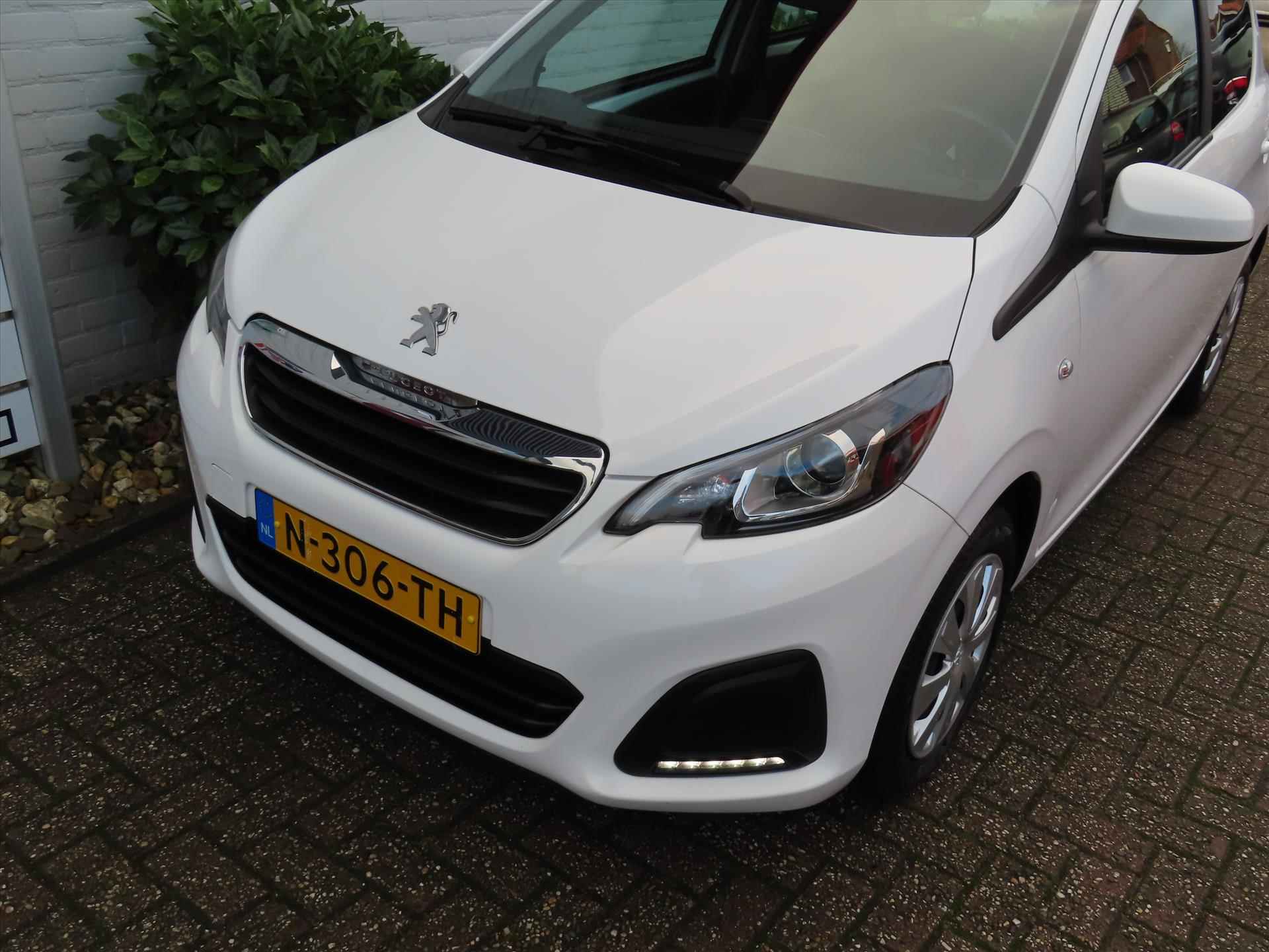 Peugeot 108 1.0 e-VTi 72pk 5D Active/ All season banden/ Groot media scherm/ Camera achter/ Apple Carplay/ DAB/ Airco/ 1 Eigenaar/ Origineel NL/ NAP - 34/41