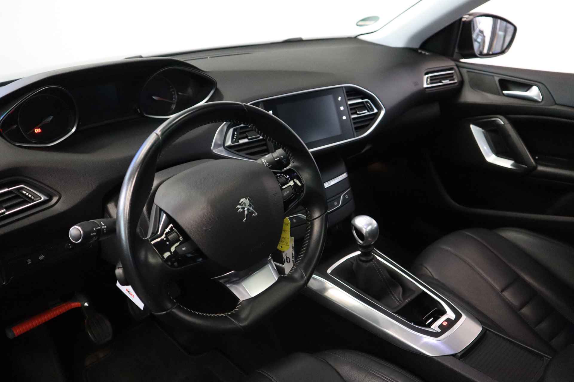 Peugeot 308 SW 1.5 BlueHDi Blue Lease Premium Panorama dak  Leder interieur. 16 inch velgen Navigatie - 9/18
