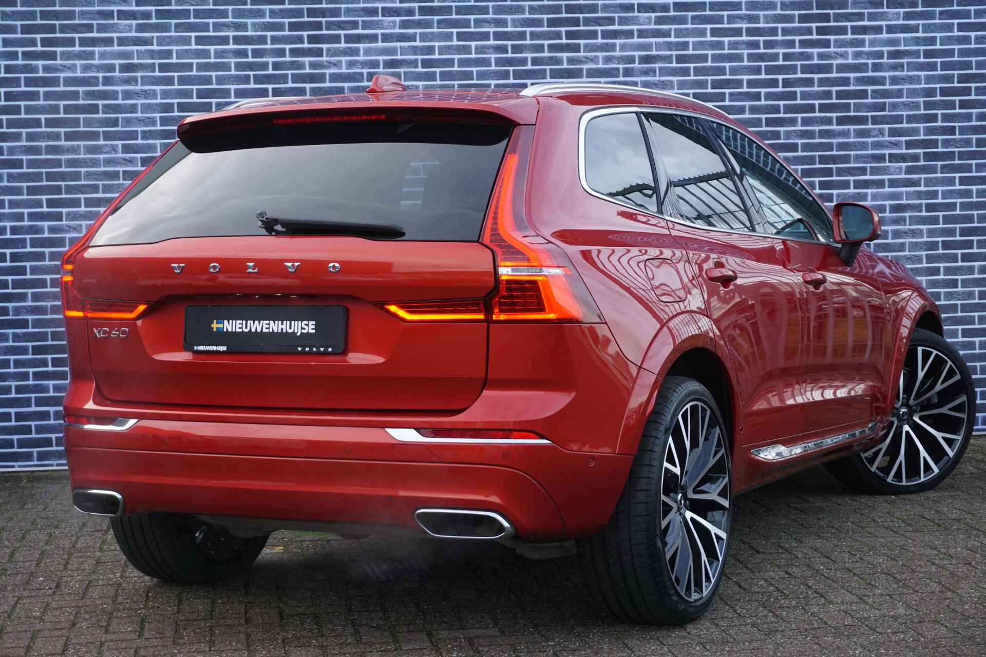 Volvo XC60 2.0 T8 Twin Engine AWD Inscription | Luchtvering | Bowers & Wilkins | DAB | Massage | Stoel verwarming + ventilatie | VOL - 4/52