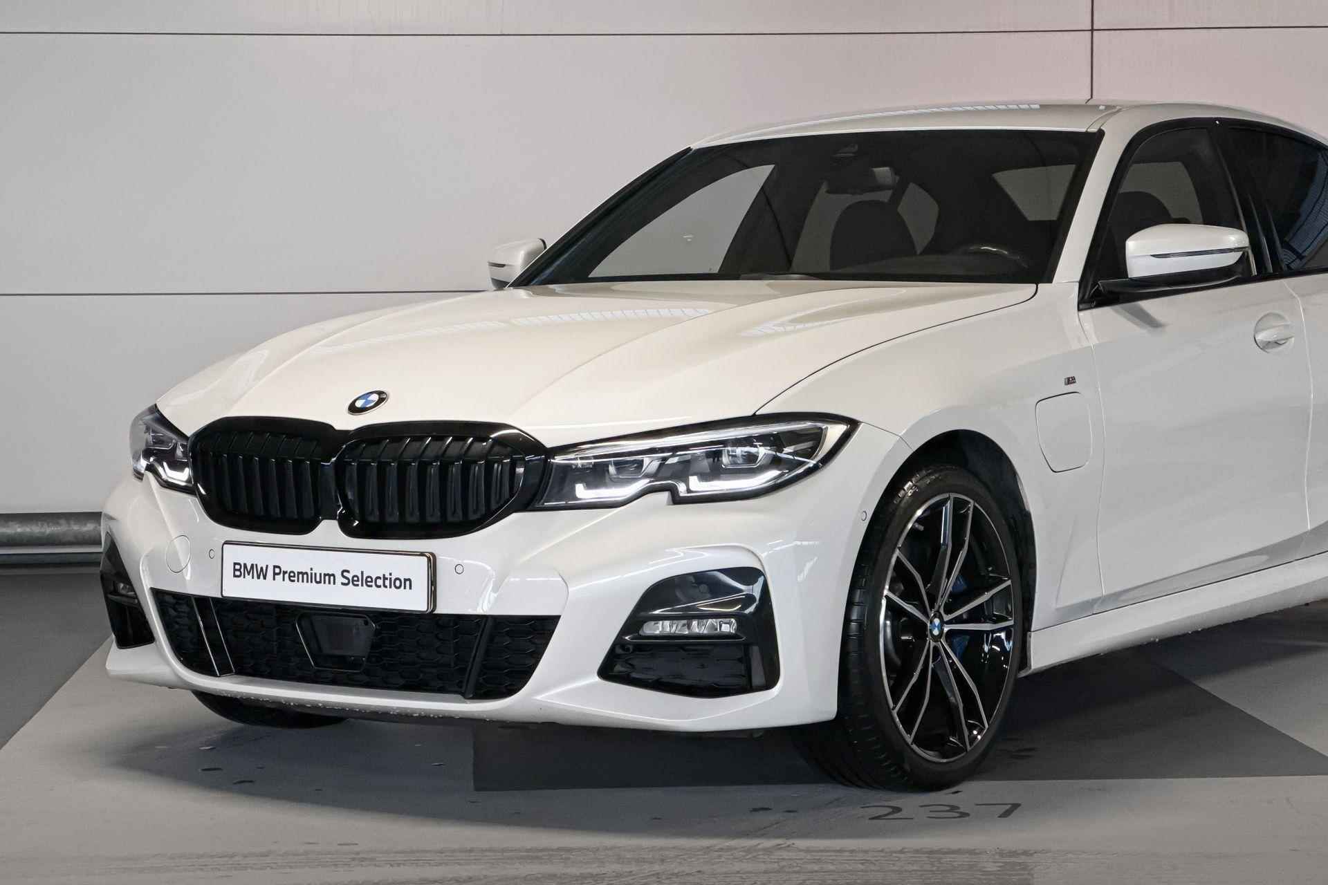 BMW 3 Serie Sedan 330e xDrive Business Edition Plus - 21/21