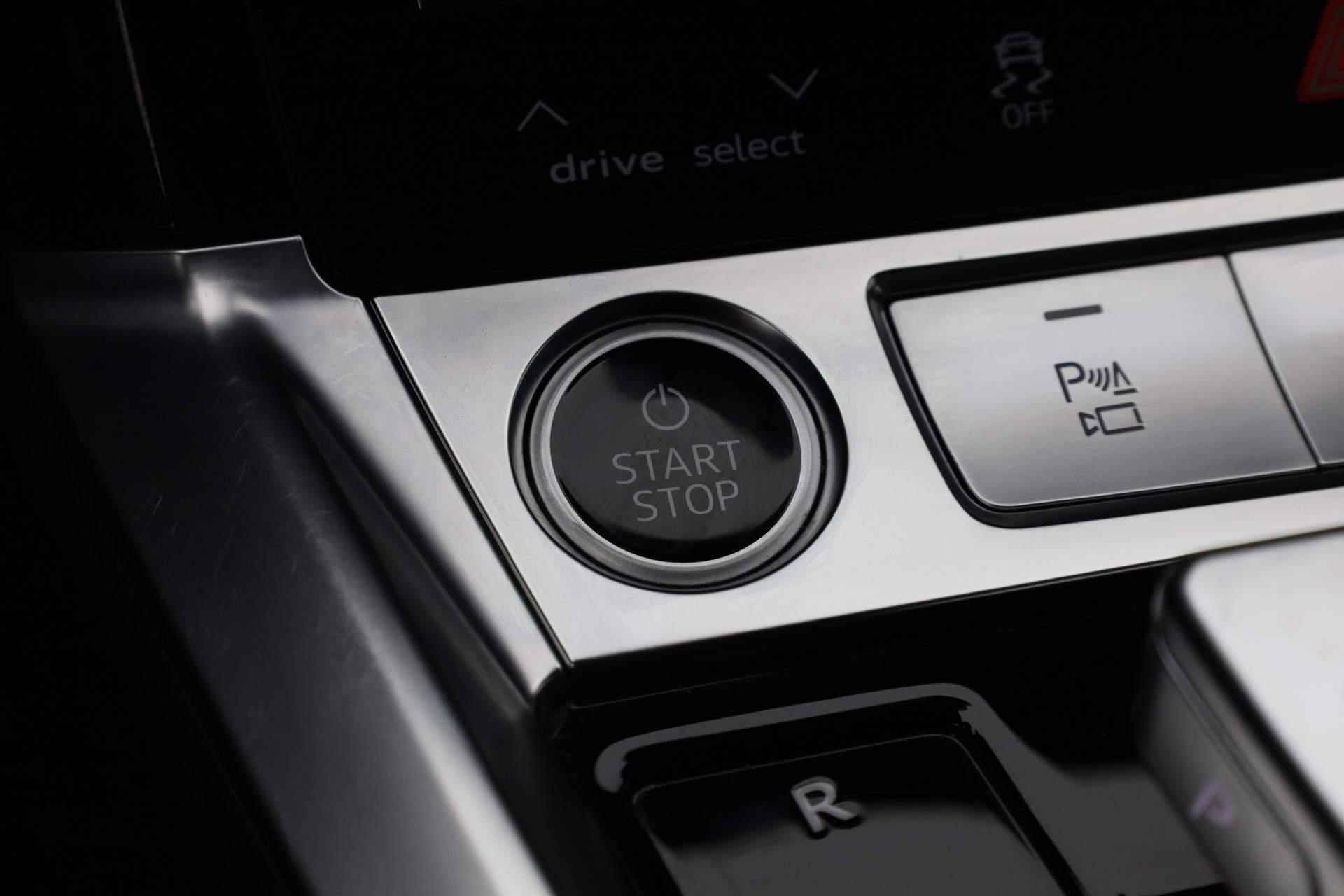 Audi e-tron 50 quattro S edition 71 kWh 313PK | Pano | Trekhaak | B&O | Valcona leer | Zwart optiek | Camera | 21 inch | Keyless - 16/49