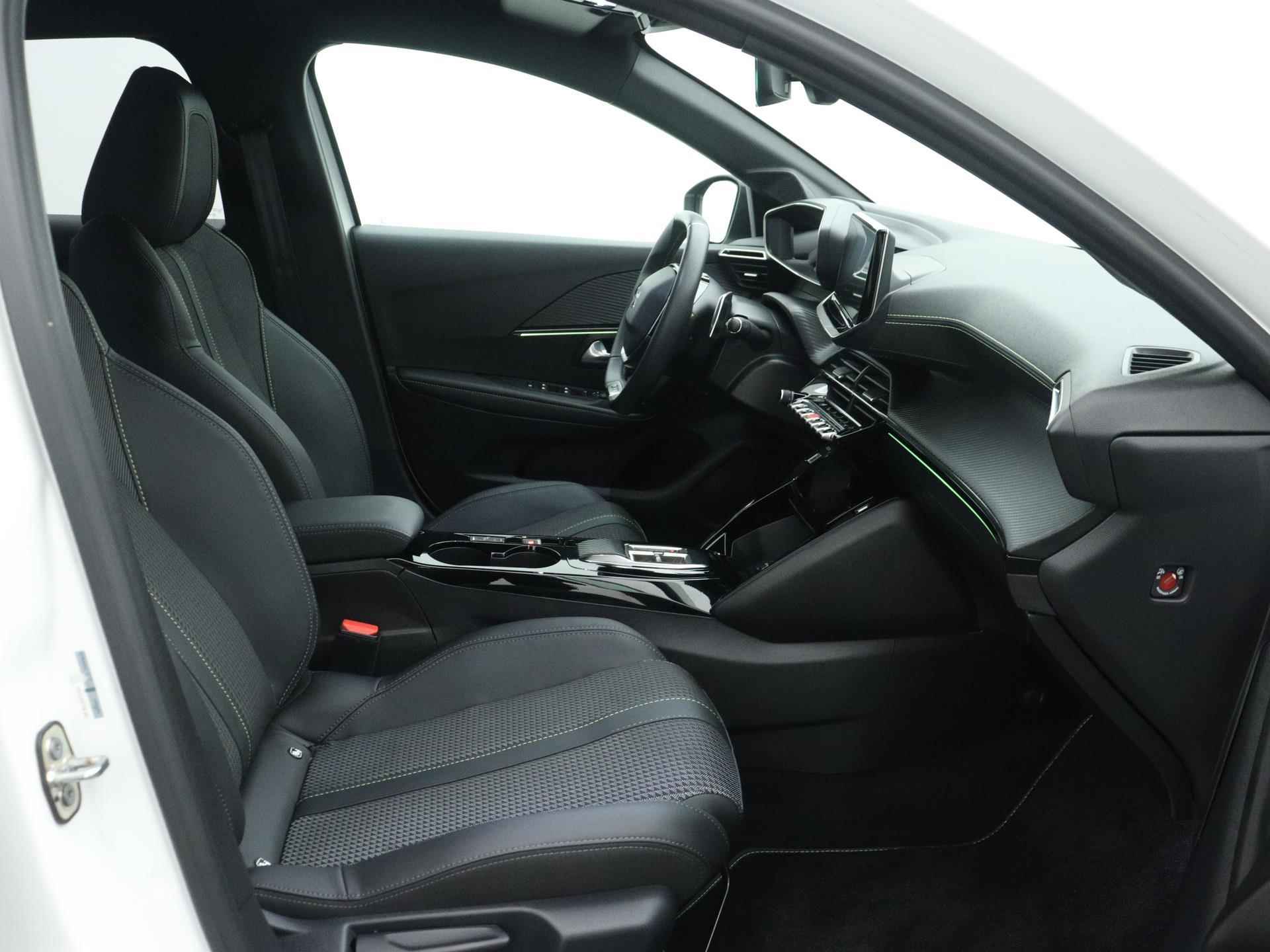 Peugeot 208 GT 100pk Automaat | Navigatie | Camera | Licht Metalen Velgen 17"| Sportstoelen | Parkeersensoren Voor/ Achter - 21/37
