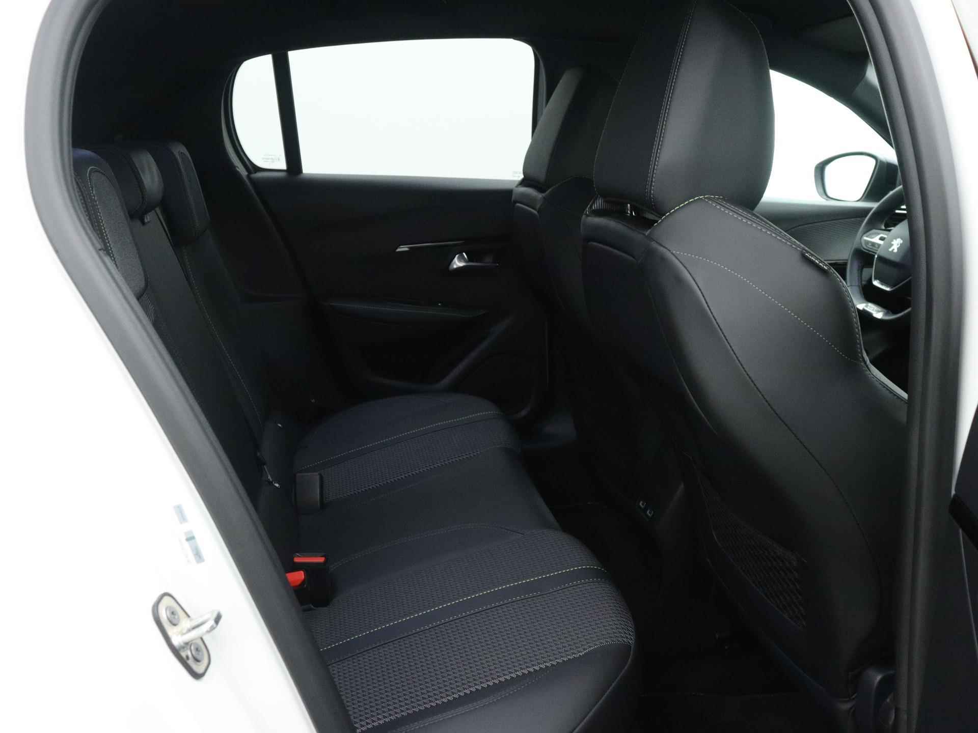 Peugeot 208 GT 100pk Automaat | Navigatie | Camera | Licht Metalen Velgen 17"| Sportstoelen | Parkeersensoren Voor/ Achter - 22/37