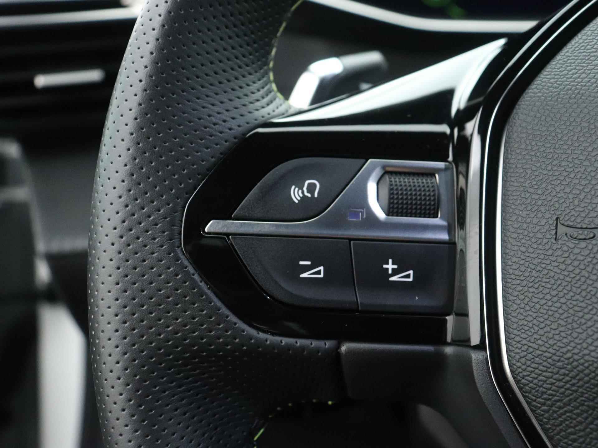 Peugeot 208 GT 100pk Automaat | Navigatie | Camera | Licht Metalen Velgen 17"| Sportstoelen | Parkeersensoren Voor/ Achter - 25/37