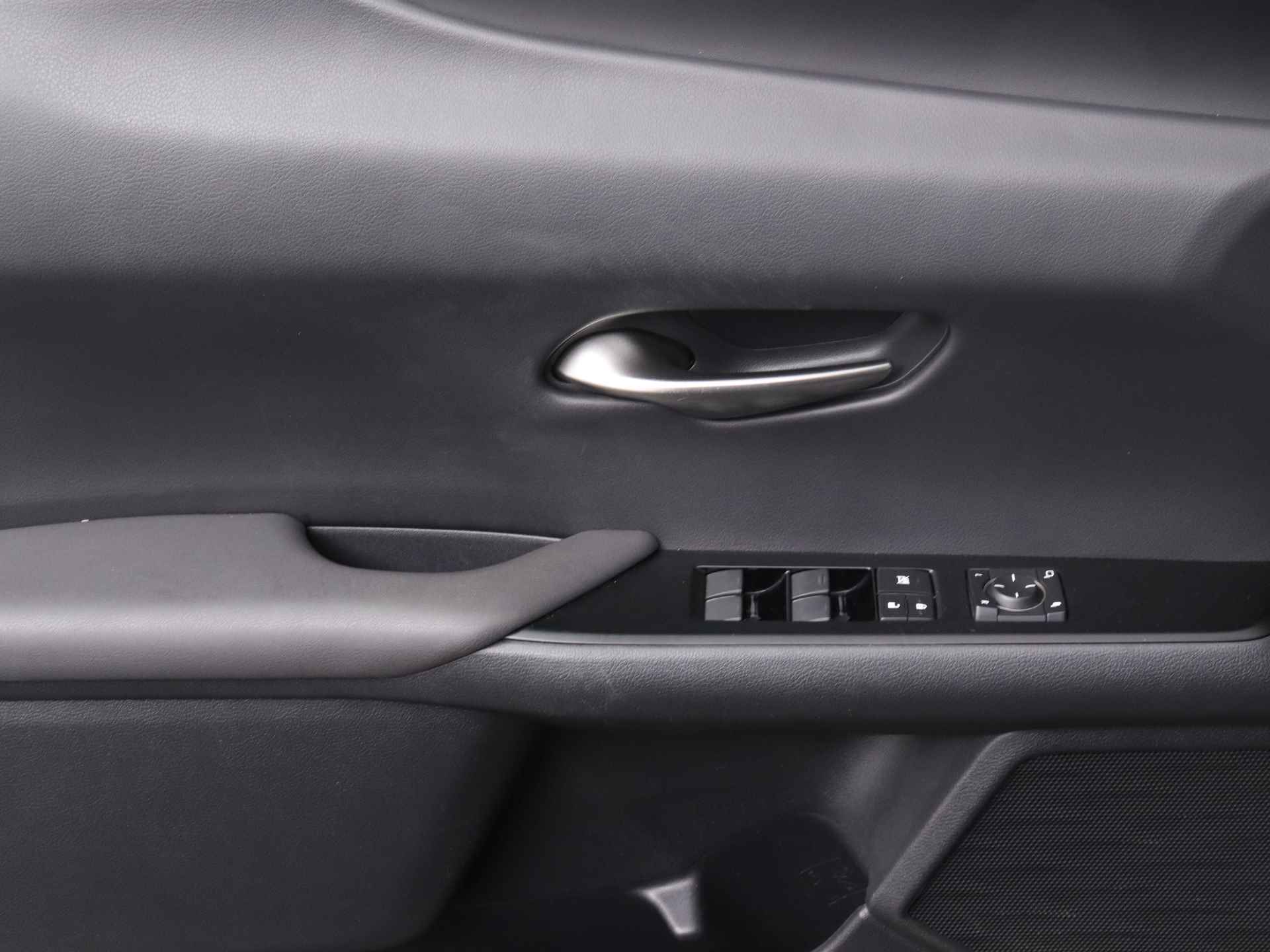 Lexus UX 250h F Sport Line Limited | Elektrische Achterklep | Triple Led | Draadloze Telefoonlader | - 28/39