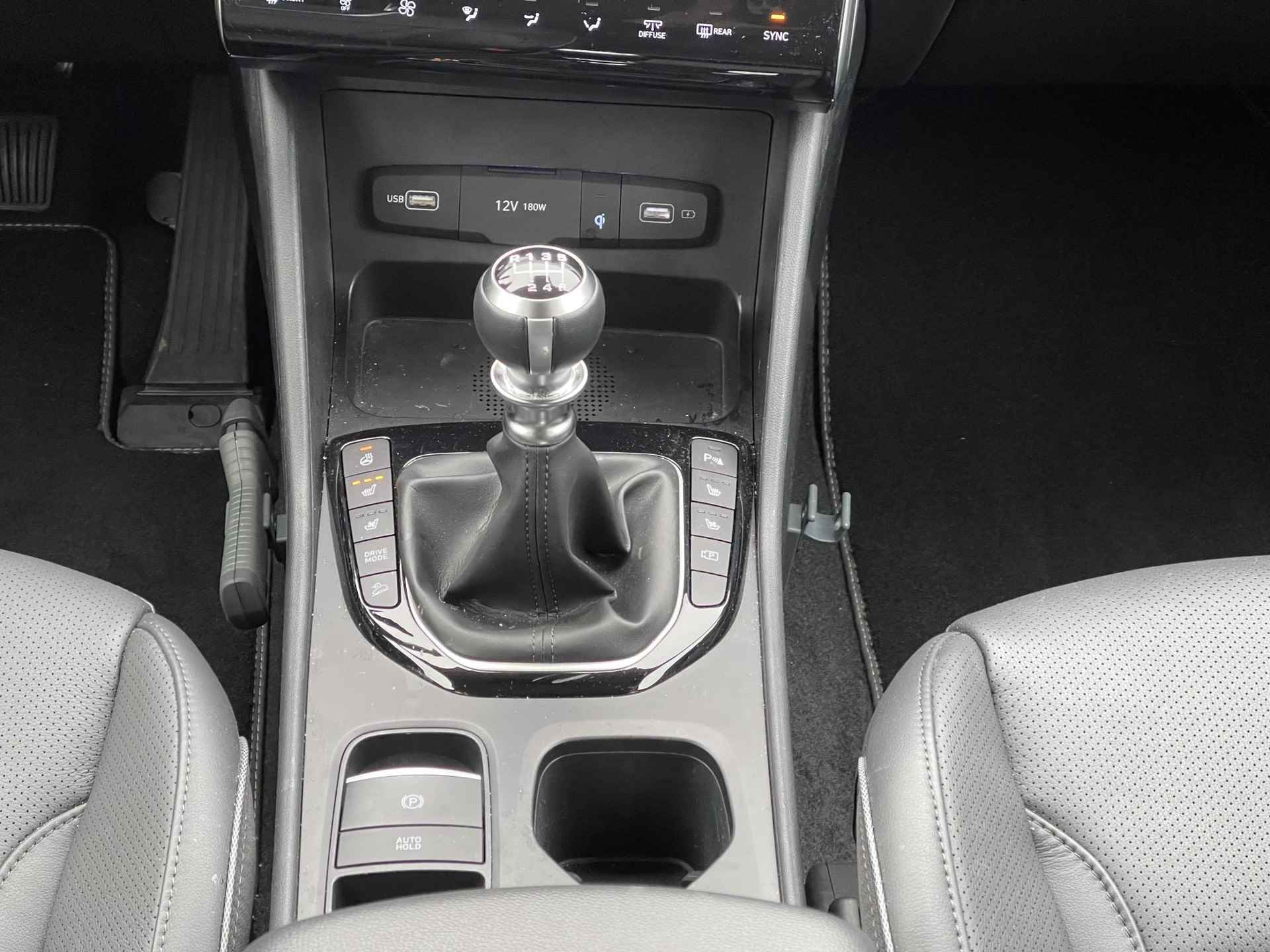 Hyundai Tucson 1.6 T-GDI MHEV Premium | Vol-Leder | Digitaal Instrumentenpaneel | Adapt. Cruise Control | Apple Carplay/Android Auto | Stoelverwarming | Dodehoek Detectie | 360° Camera | Rijklaarprijs! - 20/29