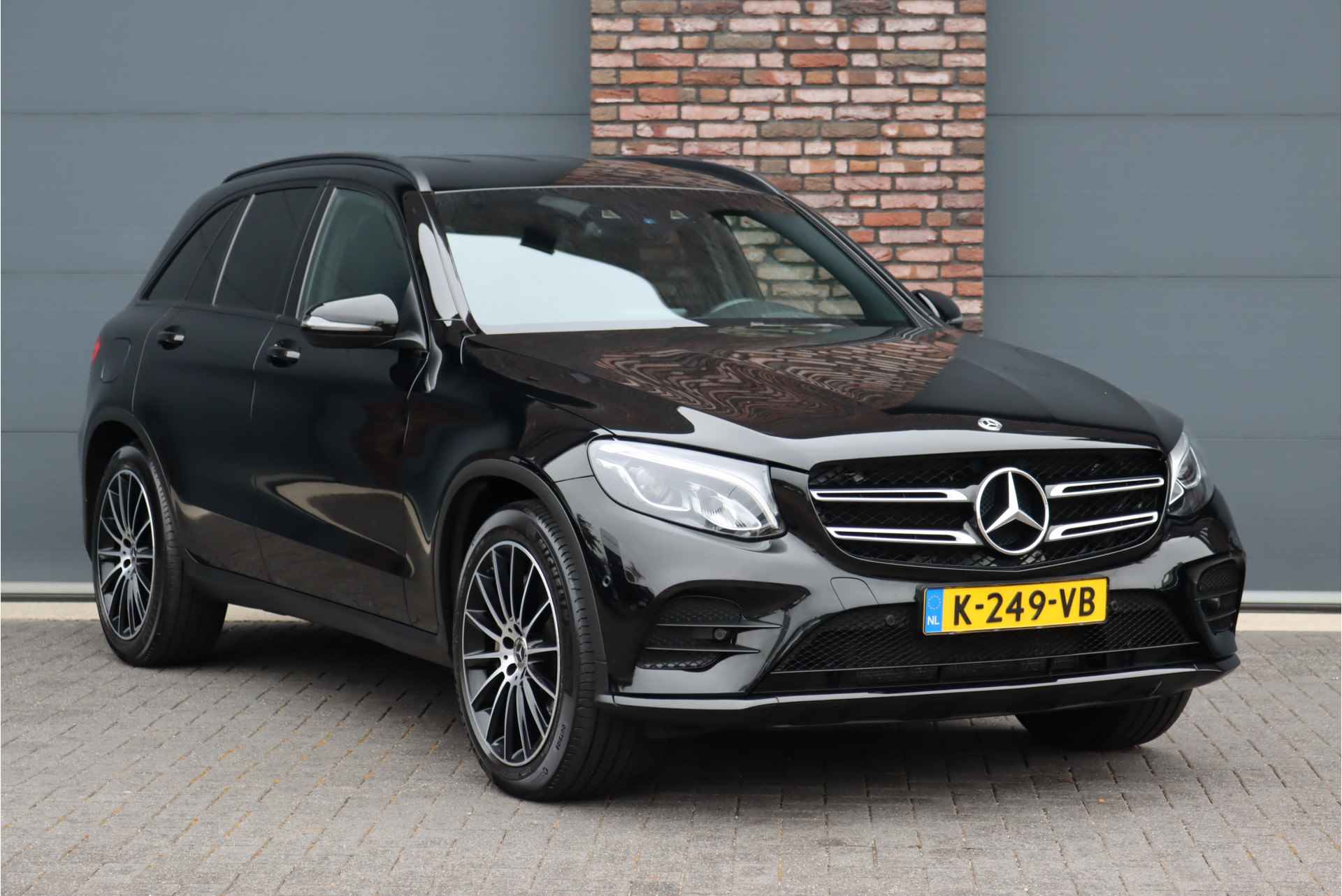 Mercedes-Benz GLC 250 d 4MATIC AMG Line Aut9 | Trekhaak | Head-up Display | Sfeerverlichting | Nightpakket | Camera | Cruise Control | Leder | Spoorassistent | - 4/38