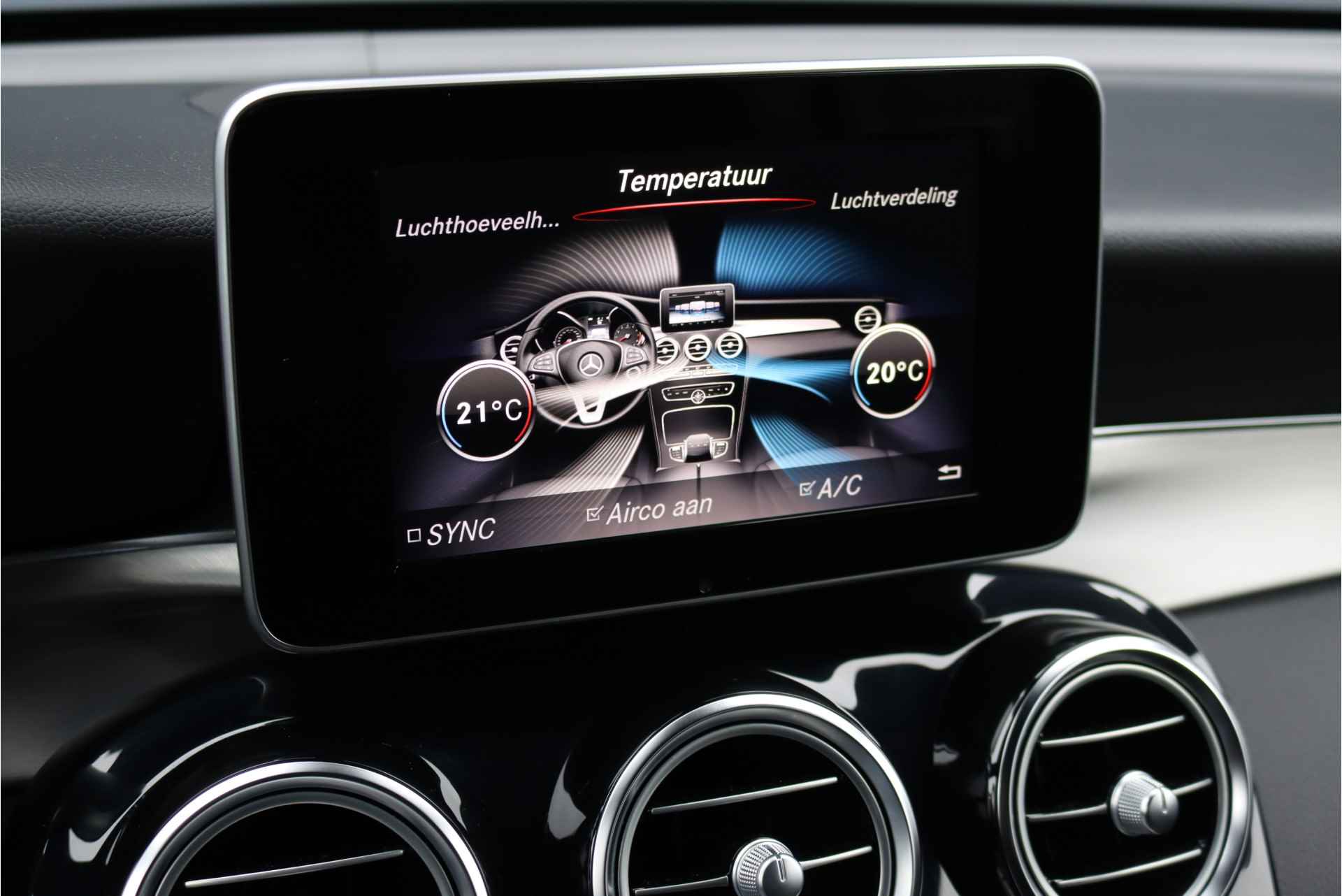 Mercedes-Benz GLC 250 d 4MATIC AMG Line Aut9 | Trekhaak | Head-up Display | Sfeerverlichting | Nightpakket | Camera | Cruise Control | Leder | Spoorassistent | - 35/38