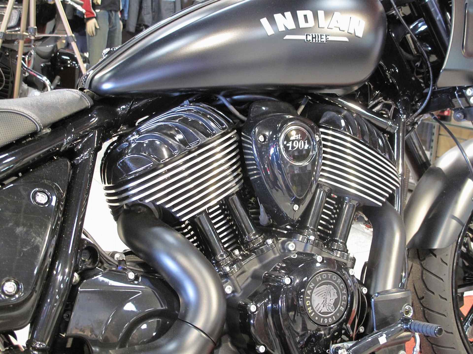 Indian Sport Chief Official Indian Motorcycle Dealer - 4/9