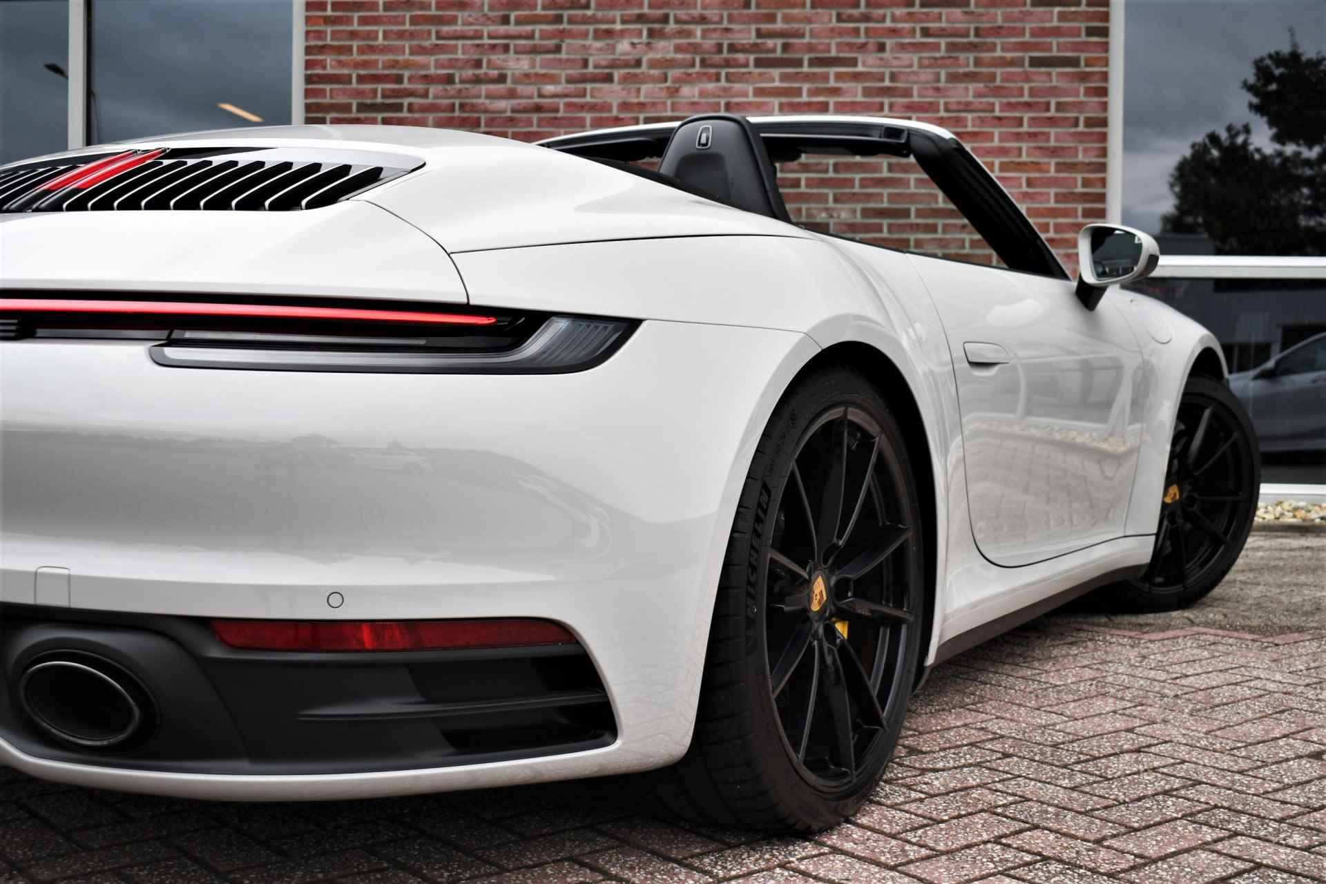 Porsche 911 Cabriolet 3.0 Carrera 4S 450pk Ceramic | Kreide | Chrono | Sportuitlaat | Bose - 64/85