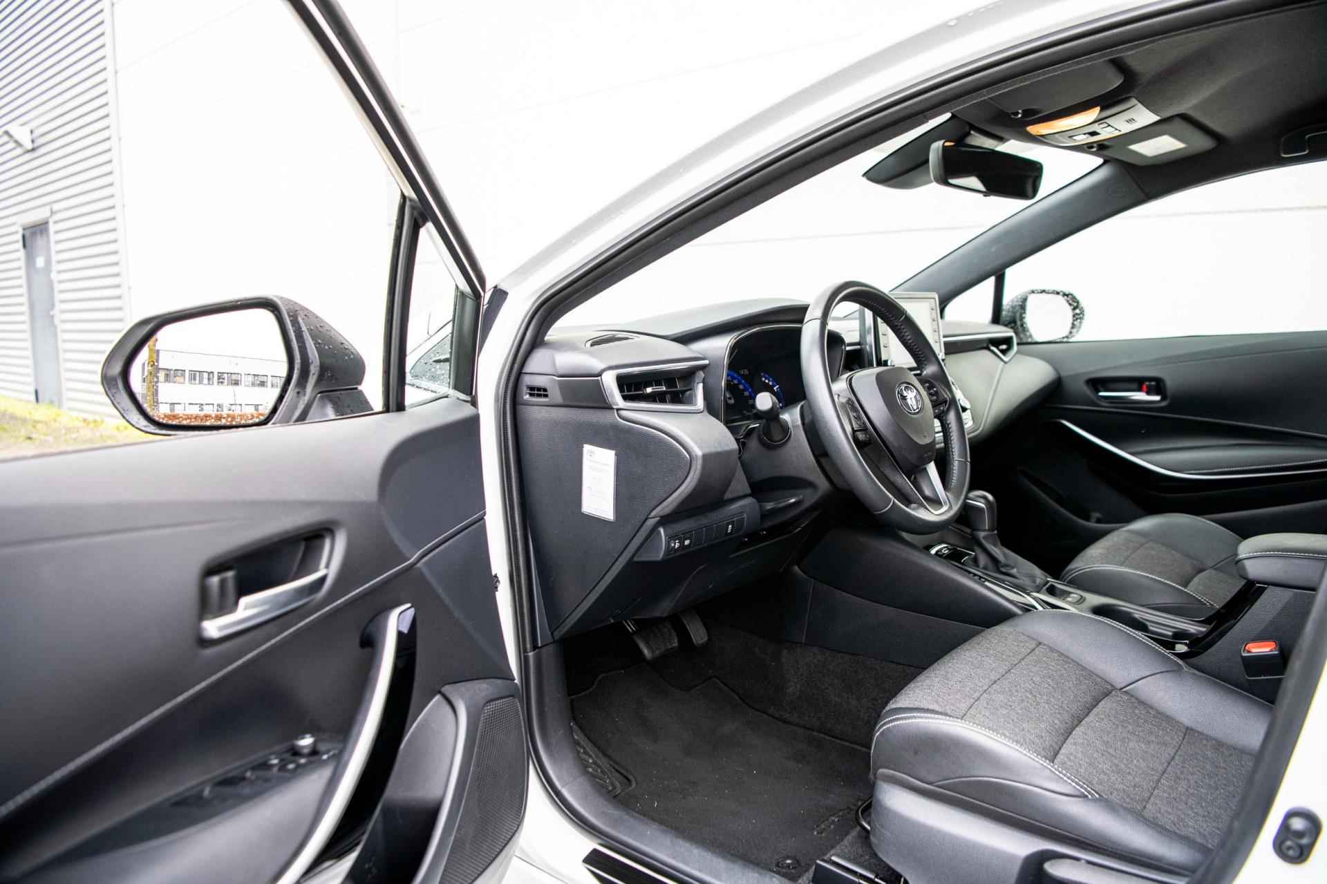 Toyota Corolla 1.8 98pk Hybrid Dynamic | Automaat | Adaptieve Cruise Control | Airco/Clima | Camera | Navi | 17" LM Velgen - 13/48