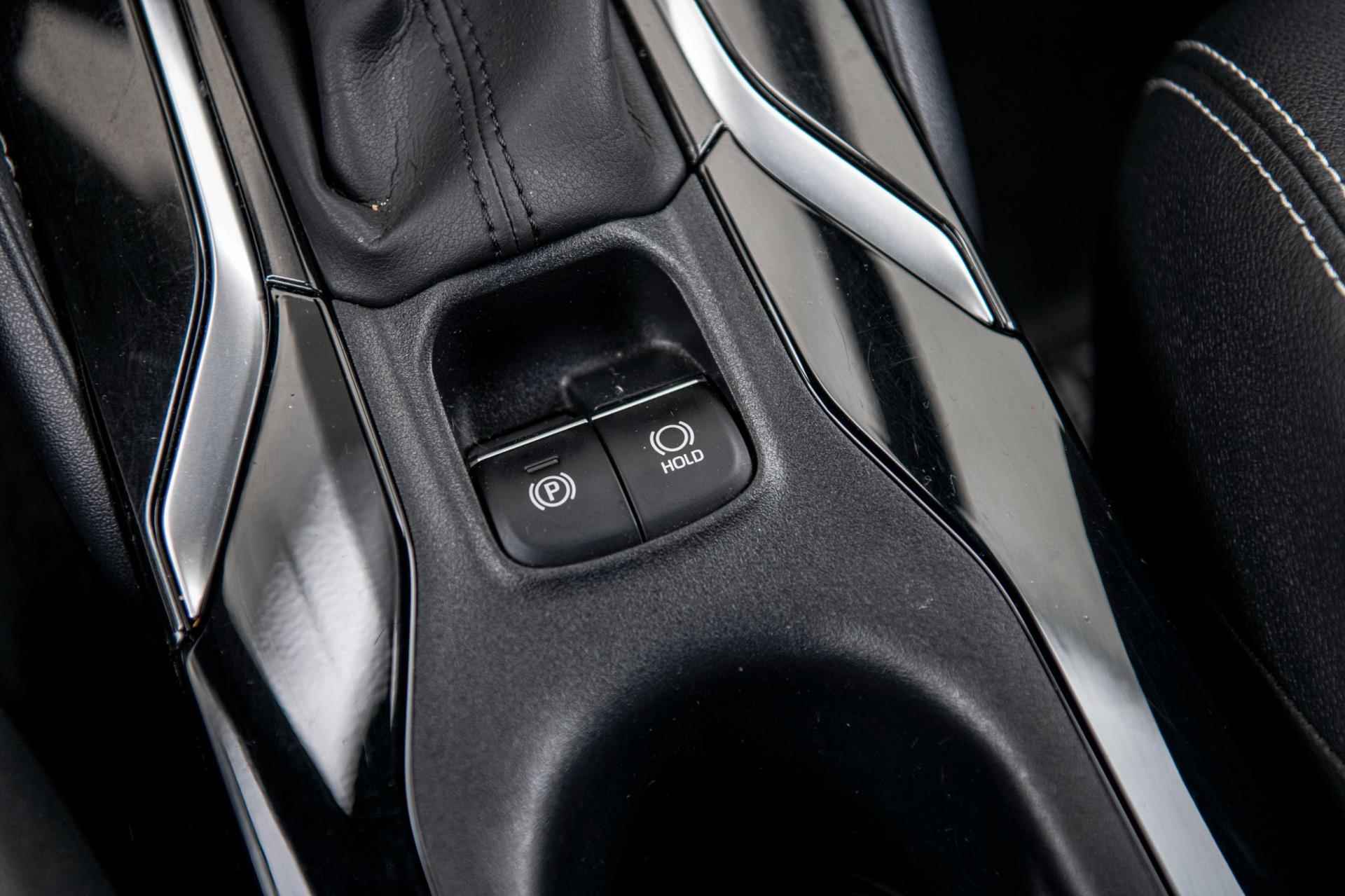 Toyota Corolla 1.8 98pk Hybrid Dynamic | Automaat | Adaptieve Cruise Control | Airco/Clima | Camera | Navi | 17" LM Velgen - 35/48
