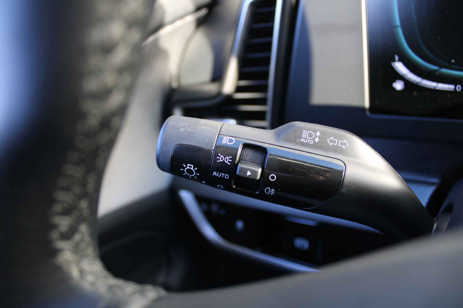 Kia Sportage 1.6 T-GDi MHEV DynamicLine | Airco | Cruise | Camera | 17" LM | Stuurwiel verwarmd | Apple Carplay | Android auto | - 12/30