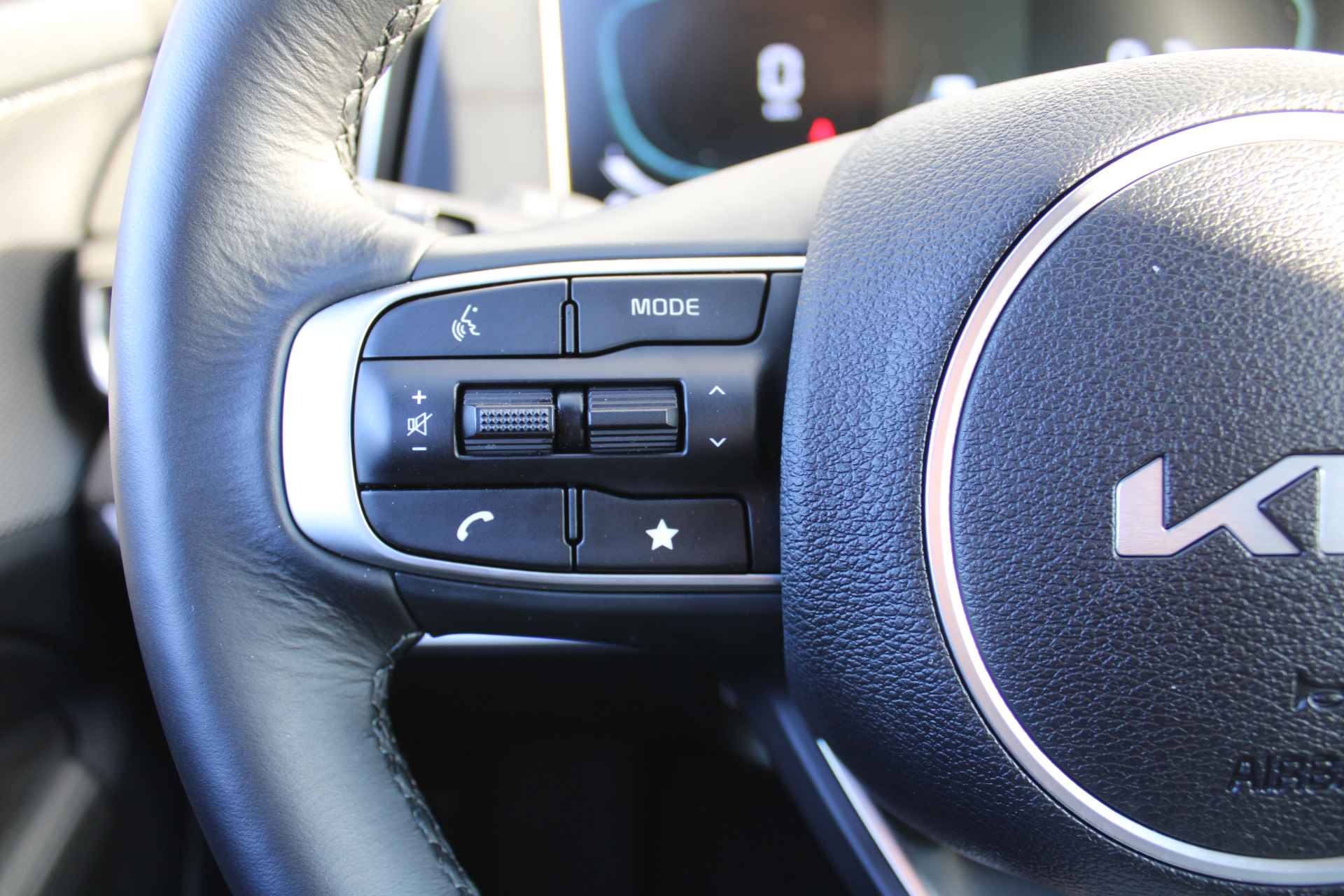 Kia Sportage 1.6 T-GDi MHEV DynamicLine | Airco | Cruise | Camera | 17" LM | Stuurwiel verwarmd | Apple Carplay | Android auto | - 13/30