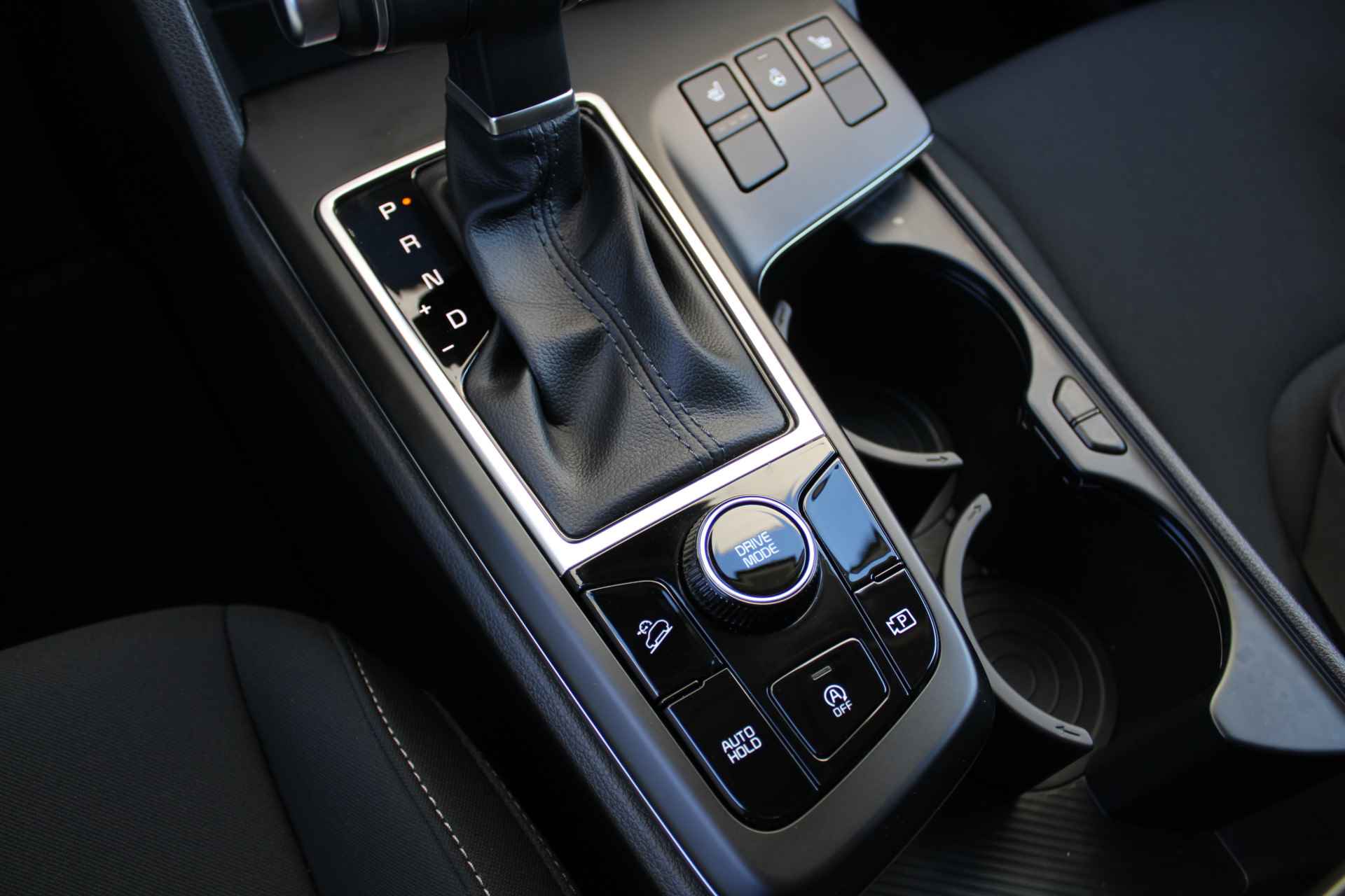 Kia Sportage 1.6 T-GDi MHEV DynamicLine | Airco | Cruise | Camera | 17" LM | Stuurwiel verwarmd | Apple Carplay | Android auto | - 22/30