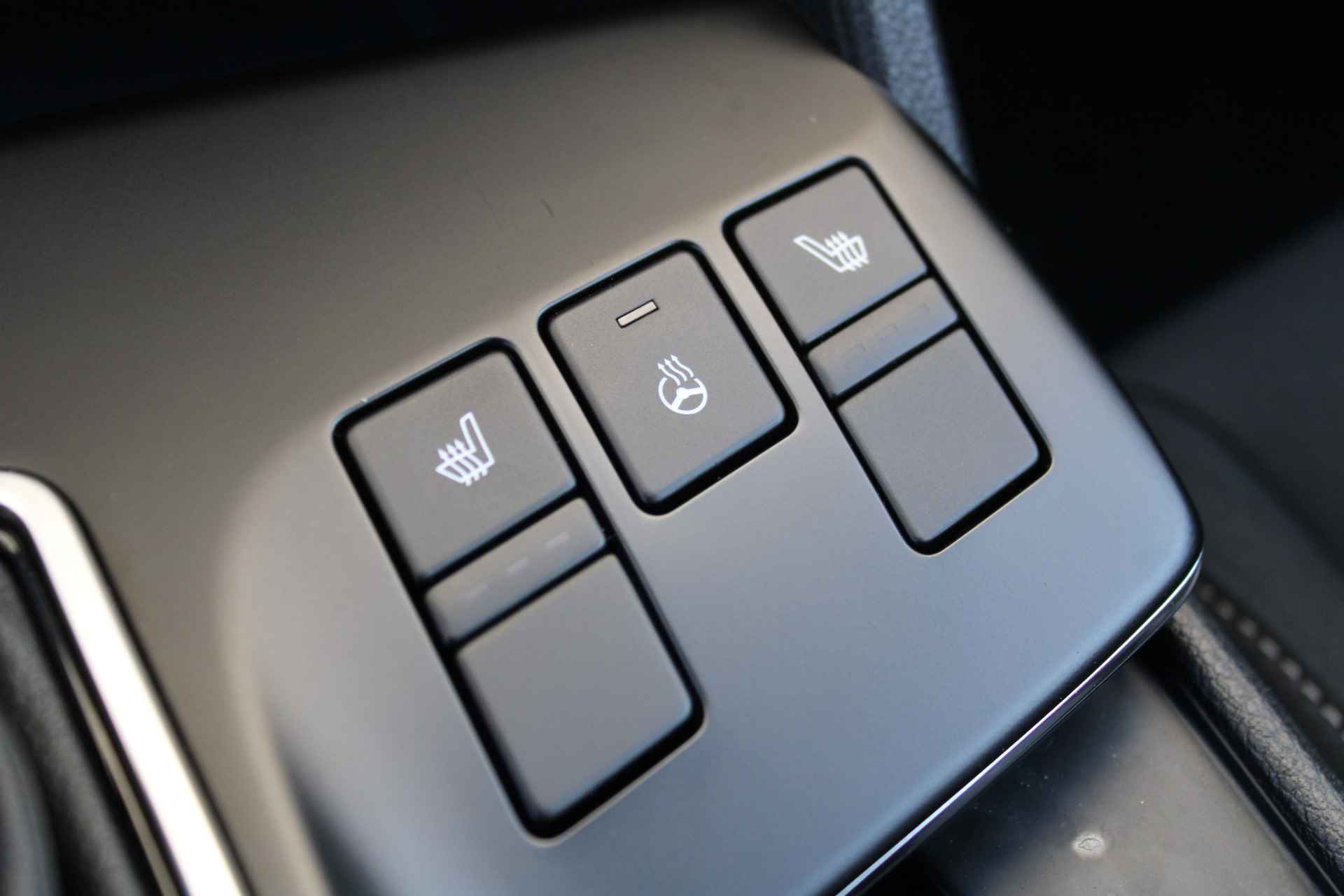 Kia Sportage 1.6 T-GDi MHEV DynamicLine | Airco | Cruise | Camera | 17" LM | Stuurwiel verwarmd | Apple Carplay | Android auto | - 23/30
