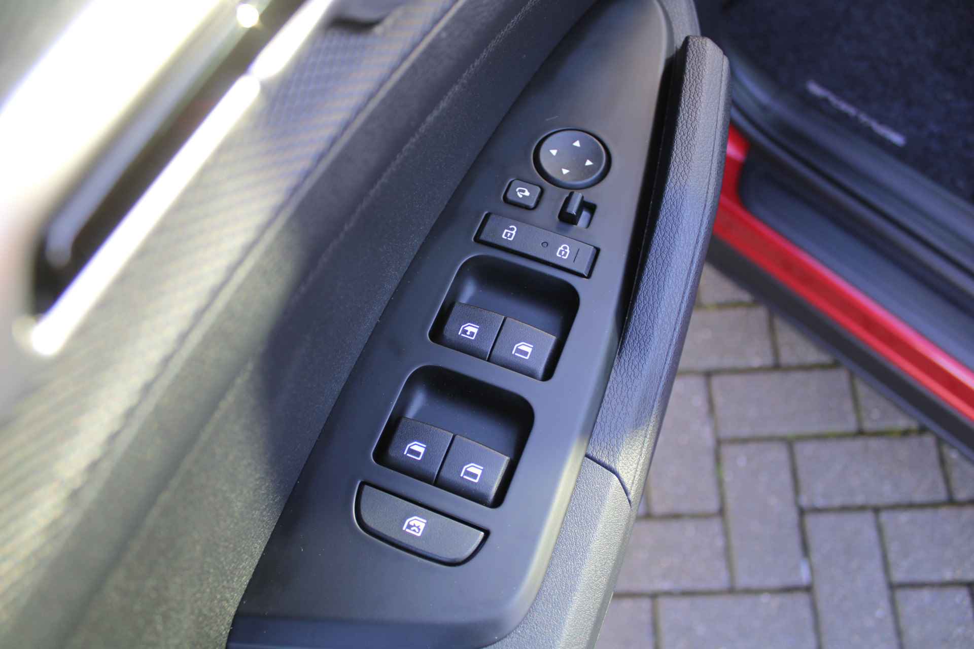 Kia Sportage 1.6 T-GDi MHEV DynamicLine | Airco | Cruise | Camera | 17" LM | Stuurwiel verwarmd | Apple Carplay | Android auto | - 24/30