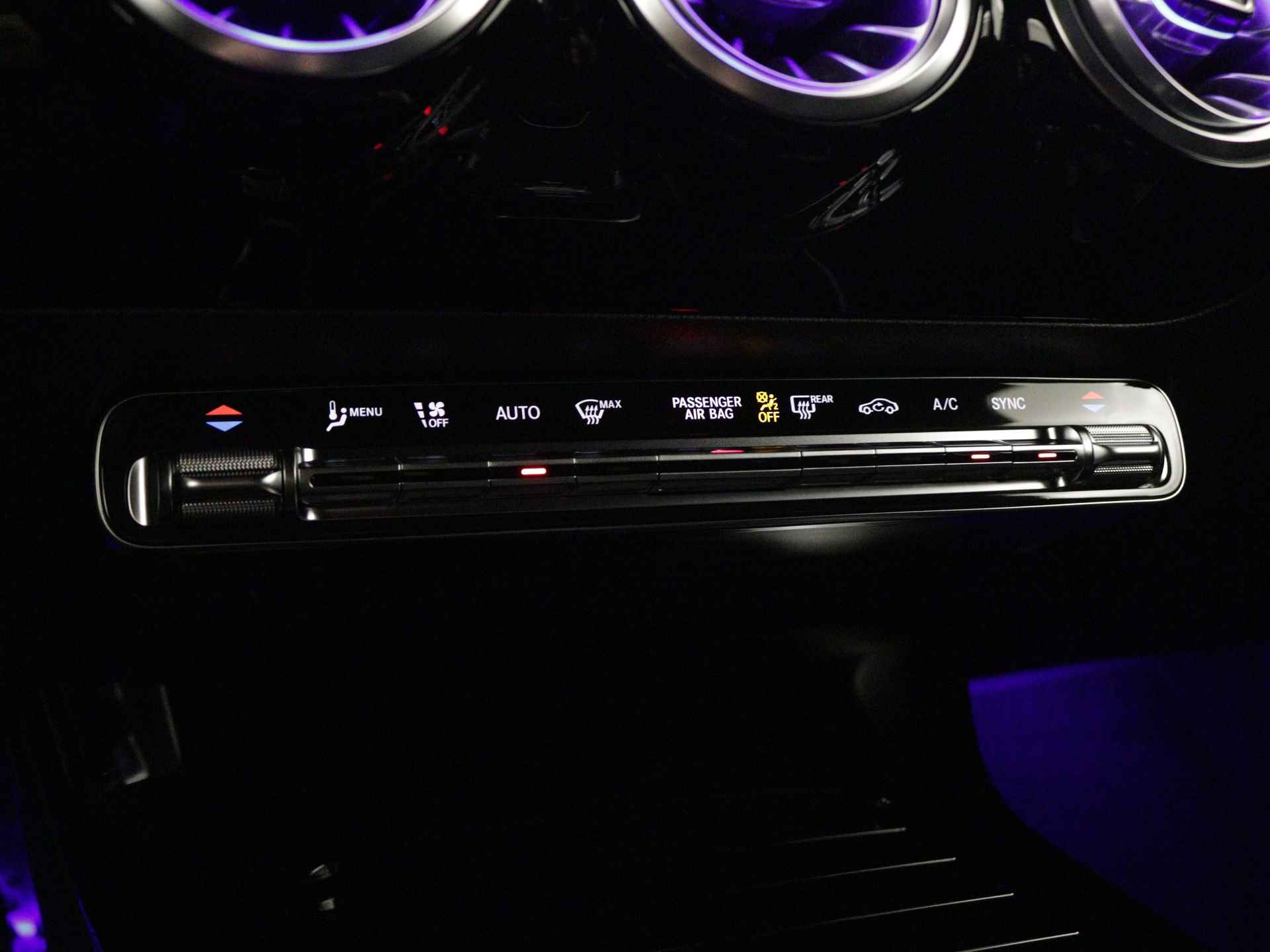 Mercedes-Benz CLA-Klasse Shooting Brake 180 AMG Line | Trekhaak | Nightpakket | Antidiefstalpakket GUARD 360° Plus | Premium Pack | Dodehoekassistent | USB pakket Plus | KEYLESS GO-comfortpakket | Sfeerverlichting | - 12/43