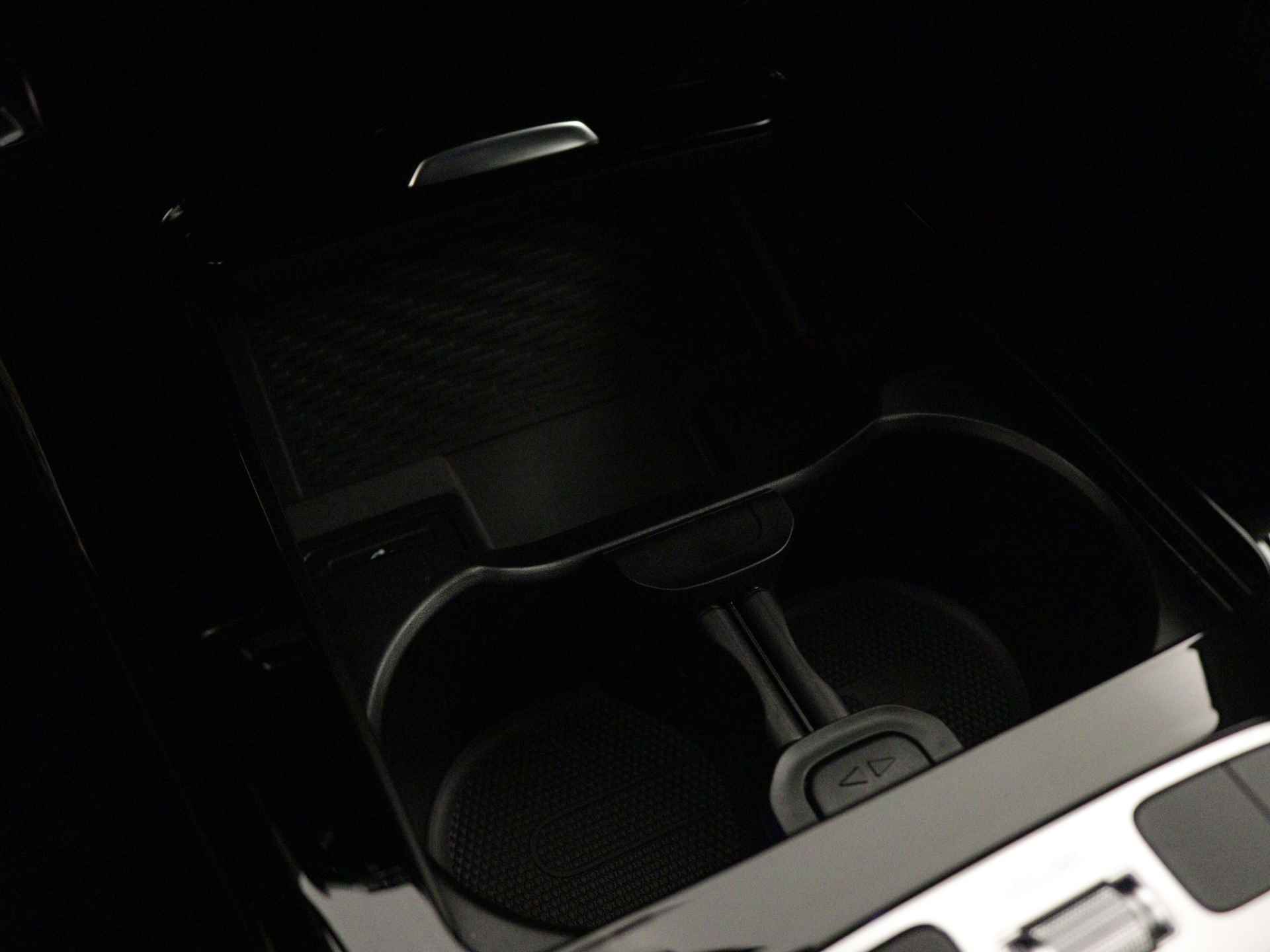 Mercedes-Benz CLA-Klasse Shooting Brake 180 AMG Line | Trekhaak | Nightpakket | Antidiefstalpakket GUARD 360° Plus | Premium Pack | Dodehoekassistent | USB pakket Plus | KEYLESS GO-comfortpakket | Sfeerverlichting | - 35/43